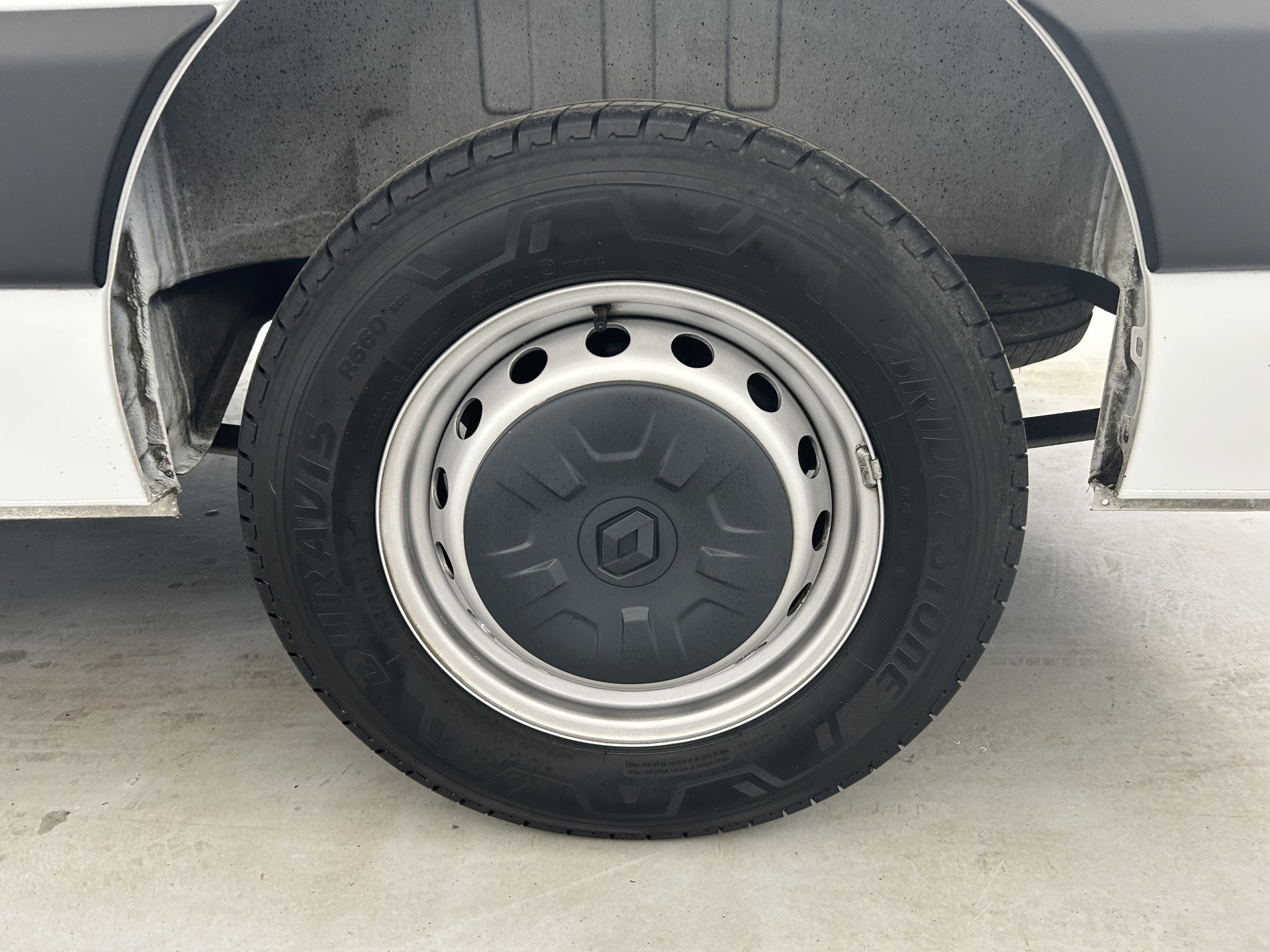 Vente en ligne Renault Master Fourgon MASTER FGN TRAC F3500 L2H2 BLUE DCI 135 au prix de 24 990 €