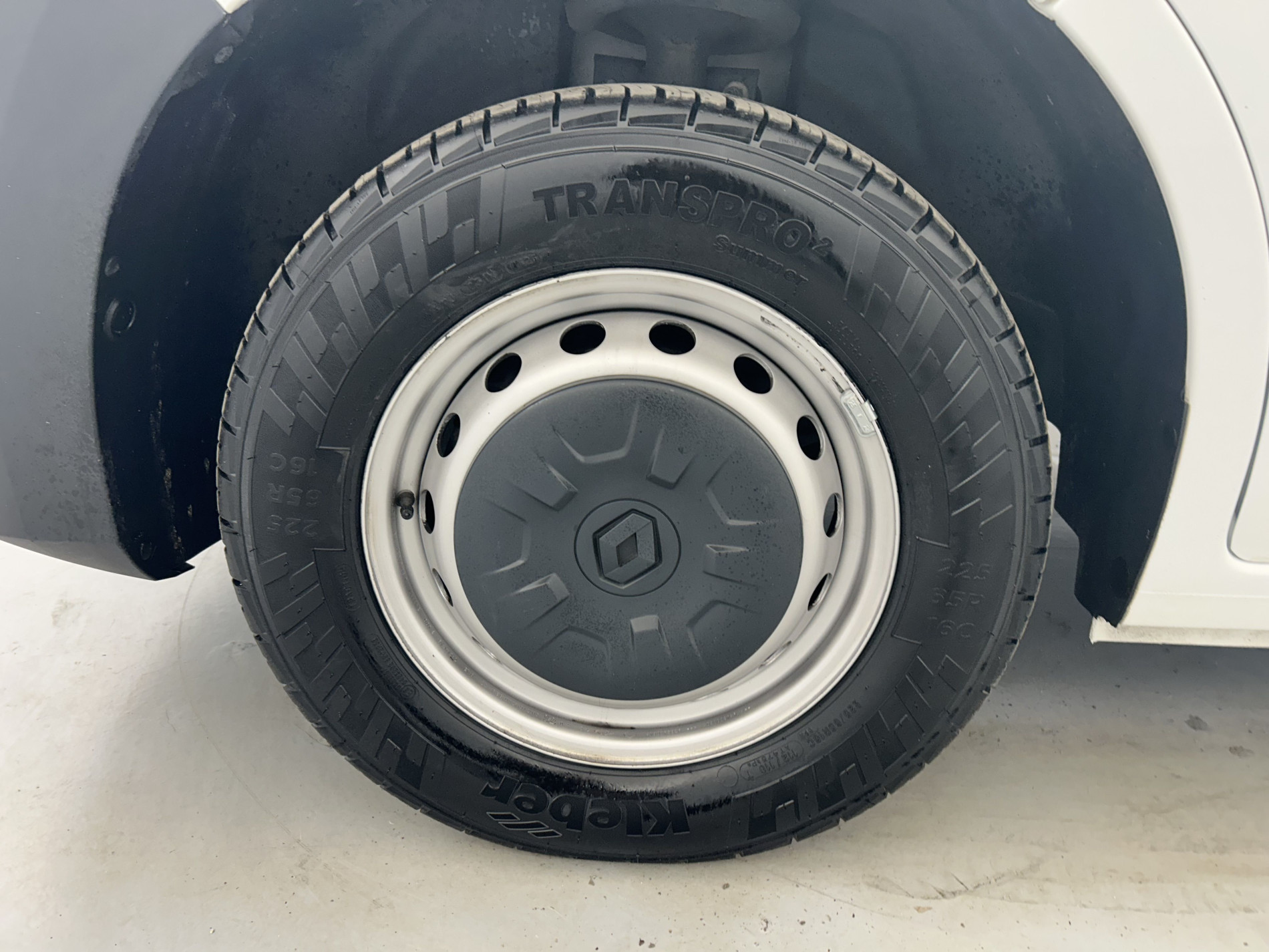 Vente en ligne Renault Master Fourgon MASTER FGN TRAC F3500 L2H2 BLUE DCI 135 au prix de 24 990 €