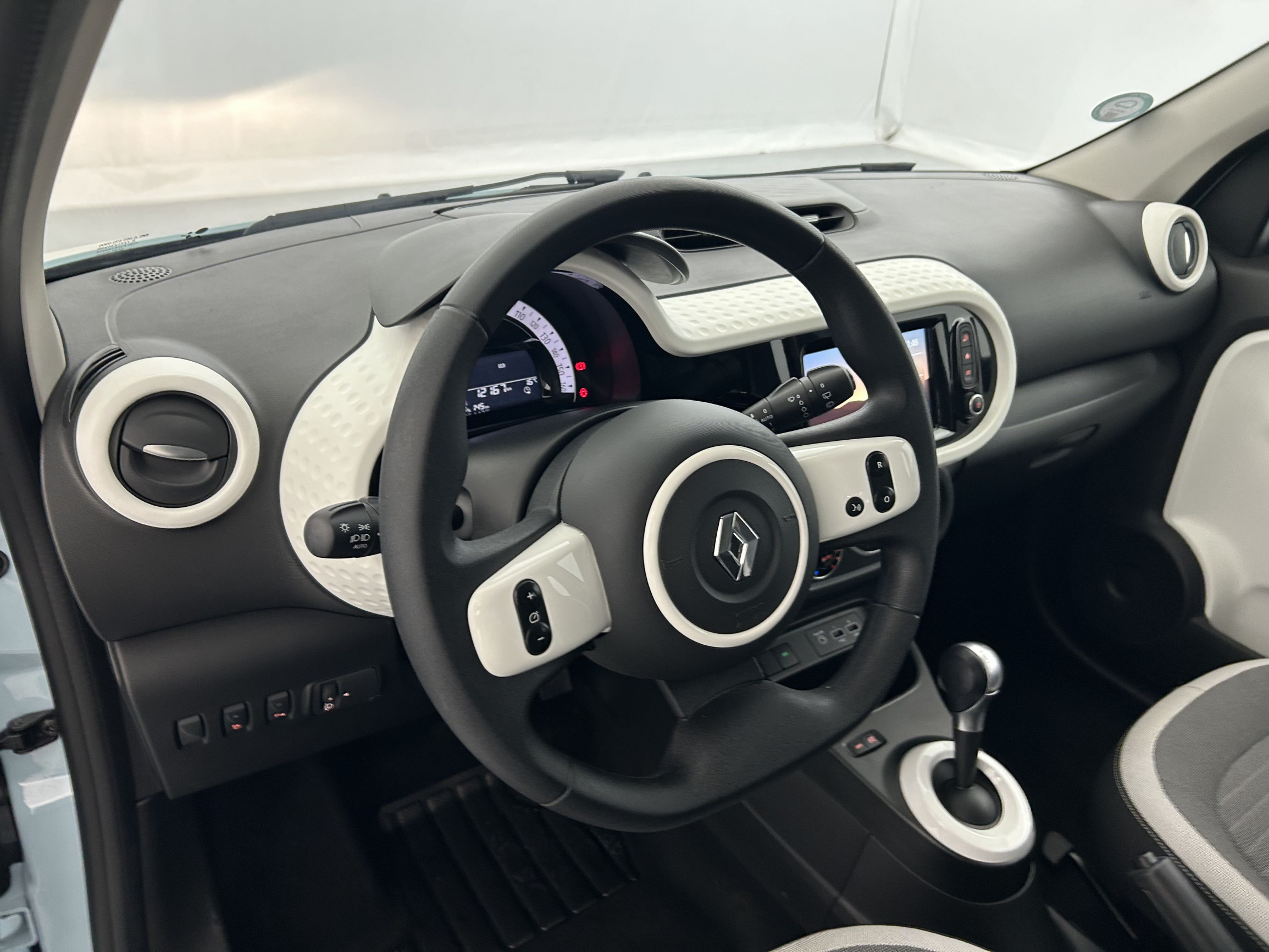 Vente en ligne Renault Twingo Electrique Twingo III E-Tech au prix de 12 990 €