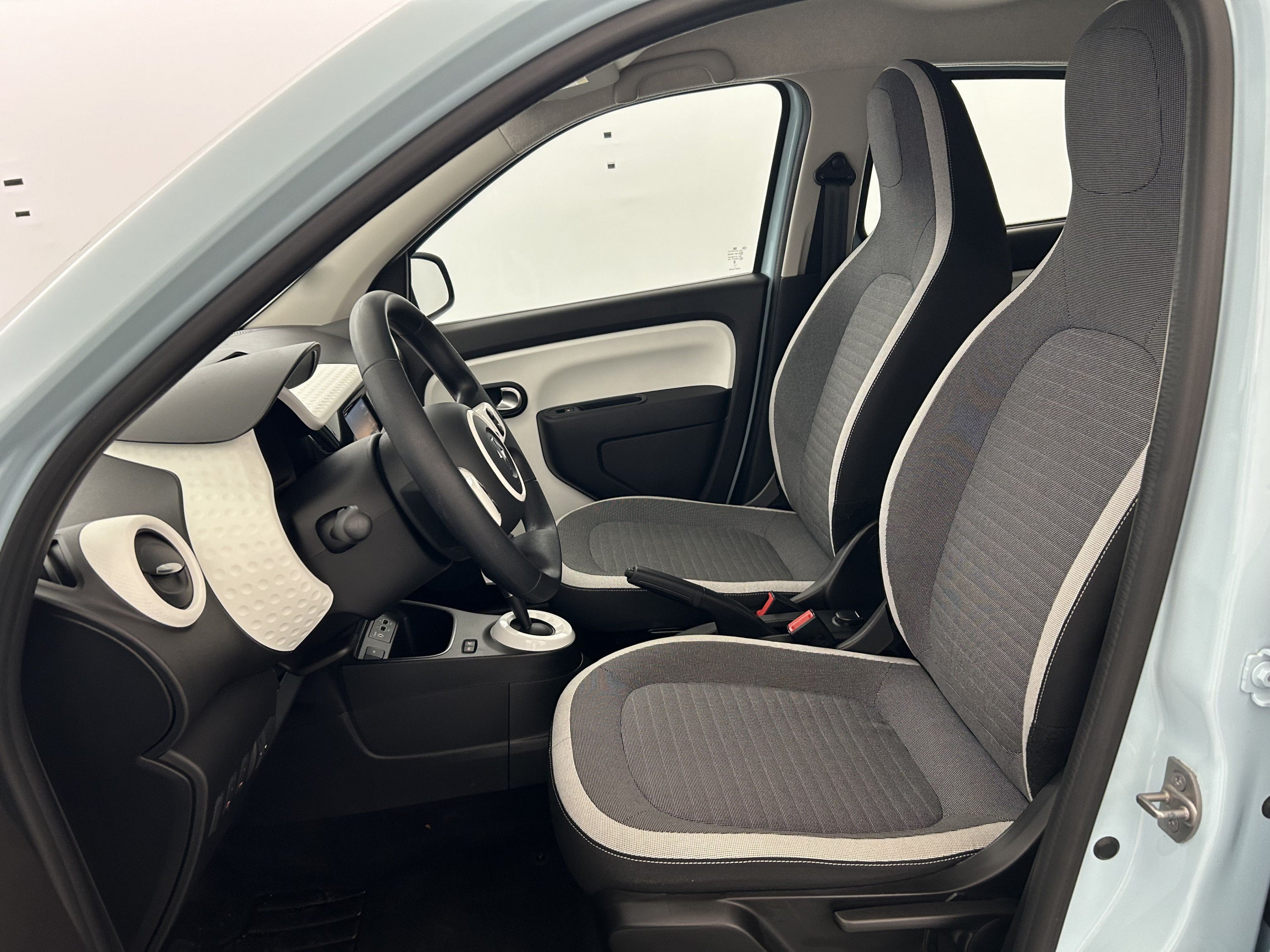 Vente en ligne Renault Twingo Electrique Twingo III E-Tech au prix de 12 990 €