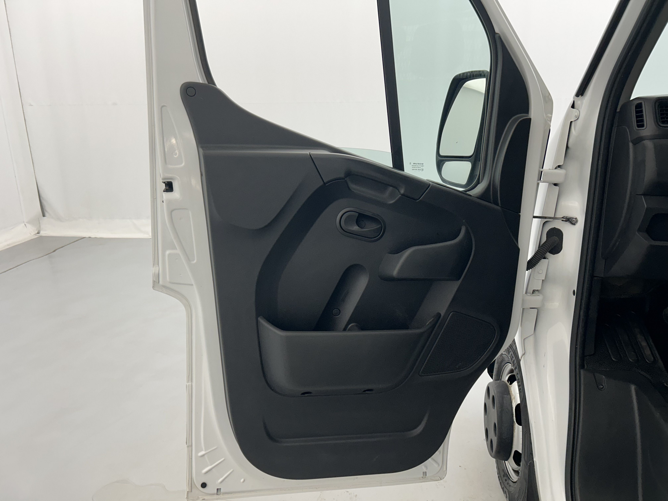 Vente en ligne Renault Master 3 Châssis Cabine MASTER CC PROP RJ3500 L3 ENERGY DCI 145 au prix de 24 870 €