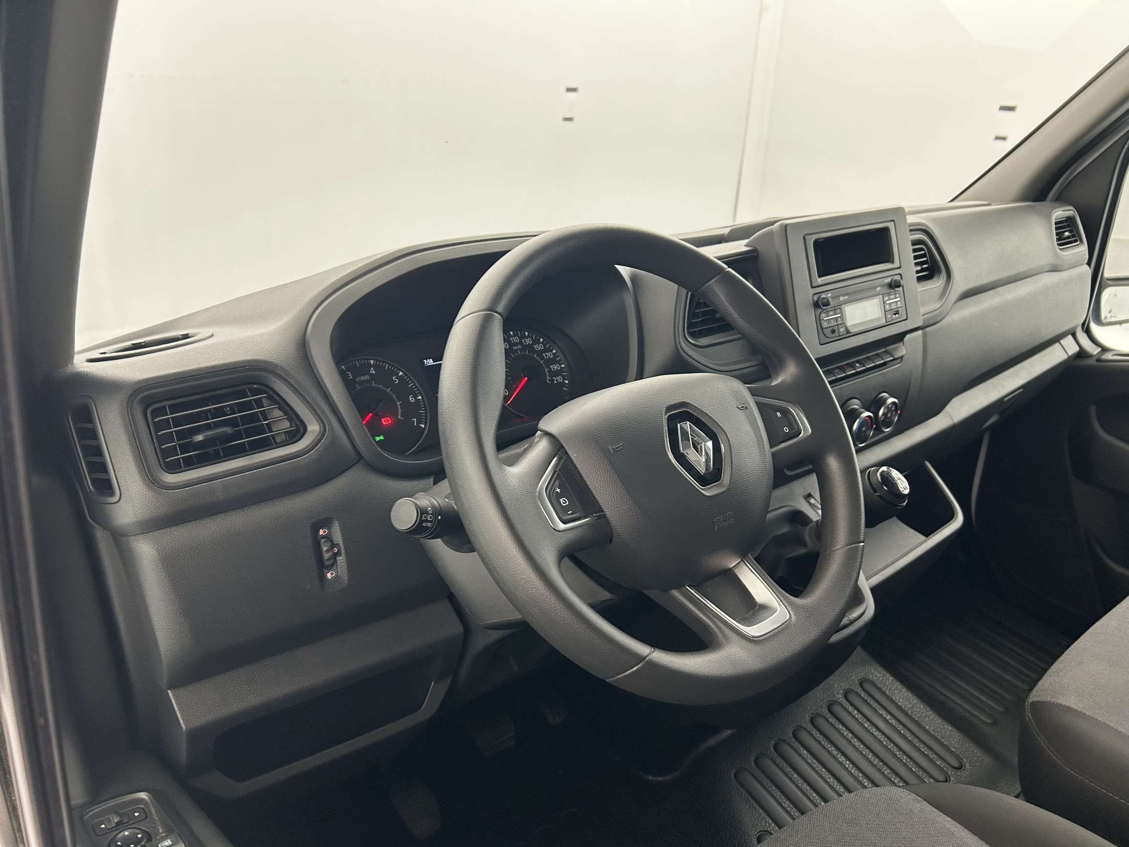 Vente en ligne Renault Master Fourgon MASTER FGN TRAC F3500 L2H2 BLUE DCI 135 au prix de 24 990 €
