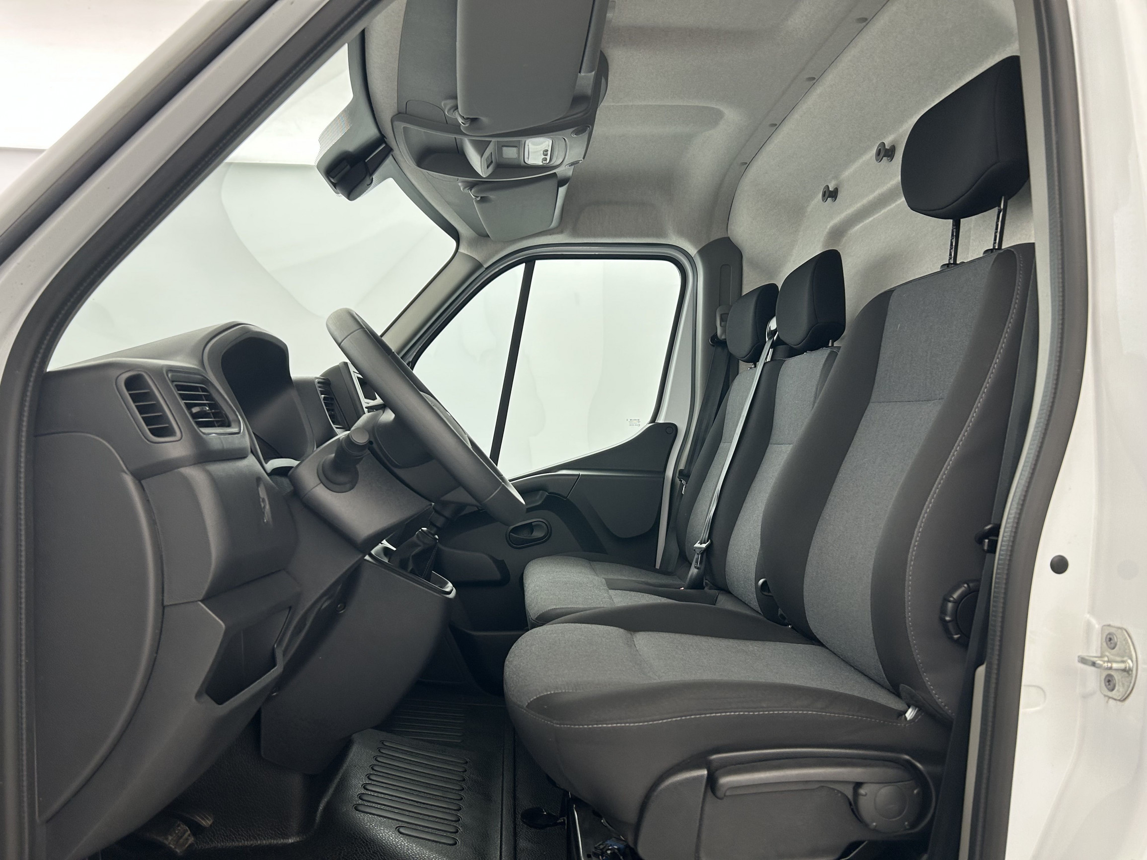 Vente en ligne Renault Master Fourgon MASTER FGN TRAC F3500 L2H2 BLUE DCI 135 au prix de 24 990 €
