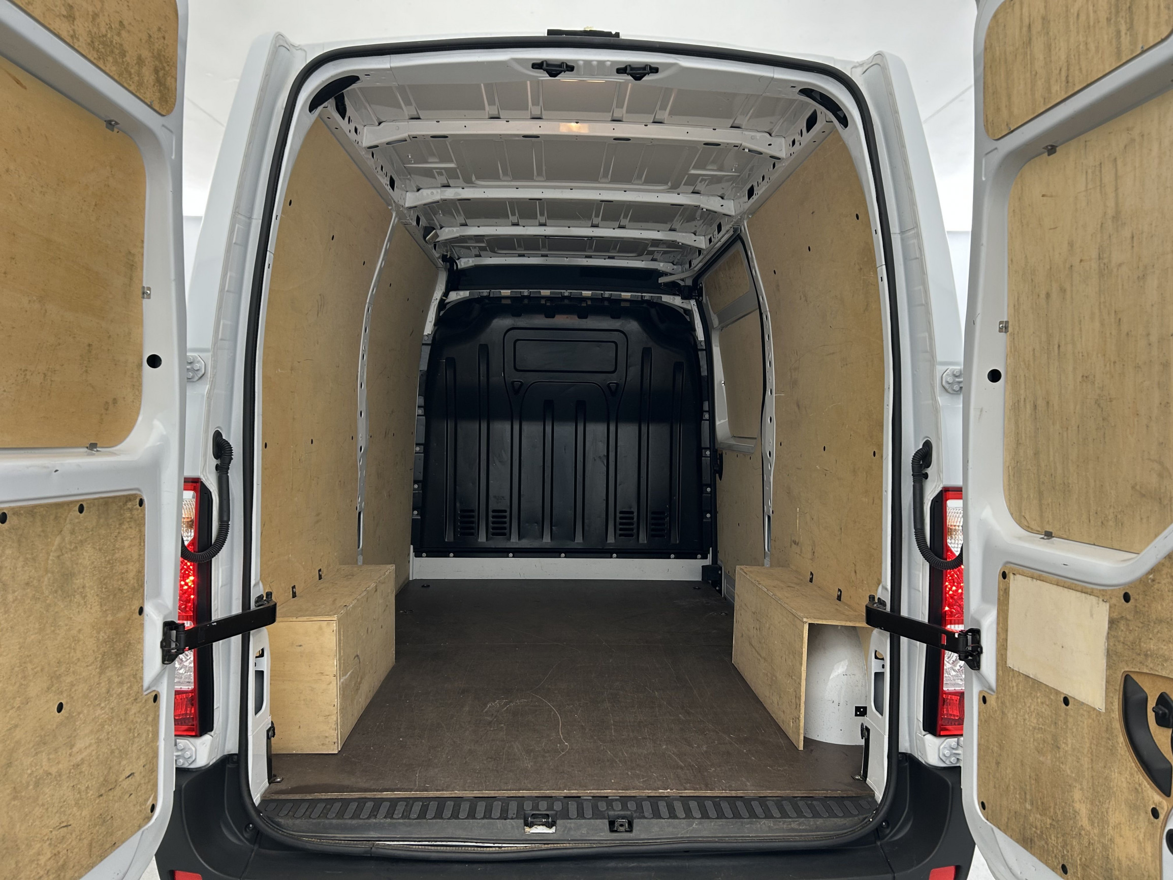 Vente en ligne Renault Master Fourgon MASTER FGN TRAC F3500 L2H2 BLUE DCI 135 au prix de 24 990 €
