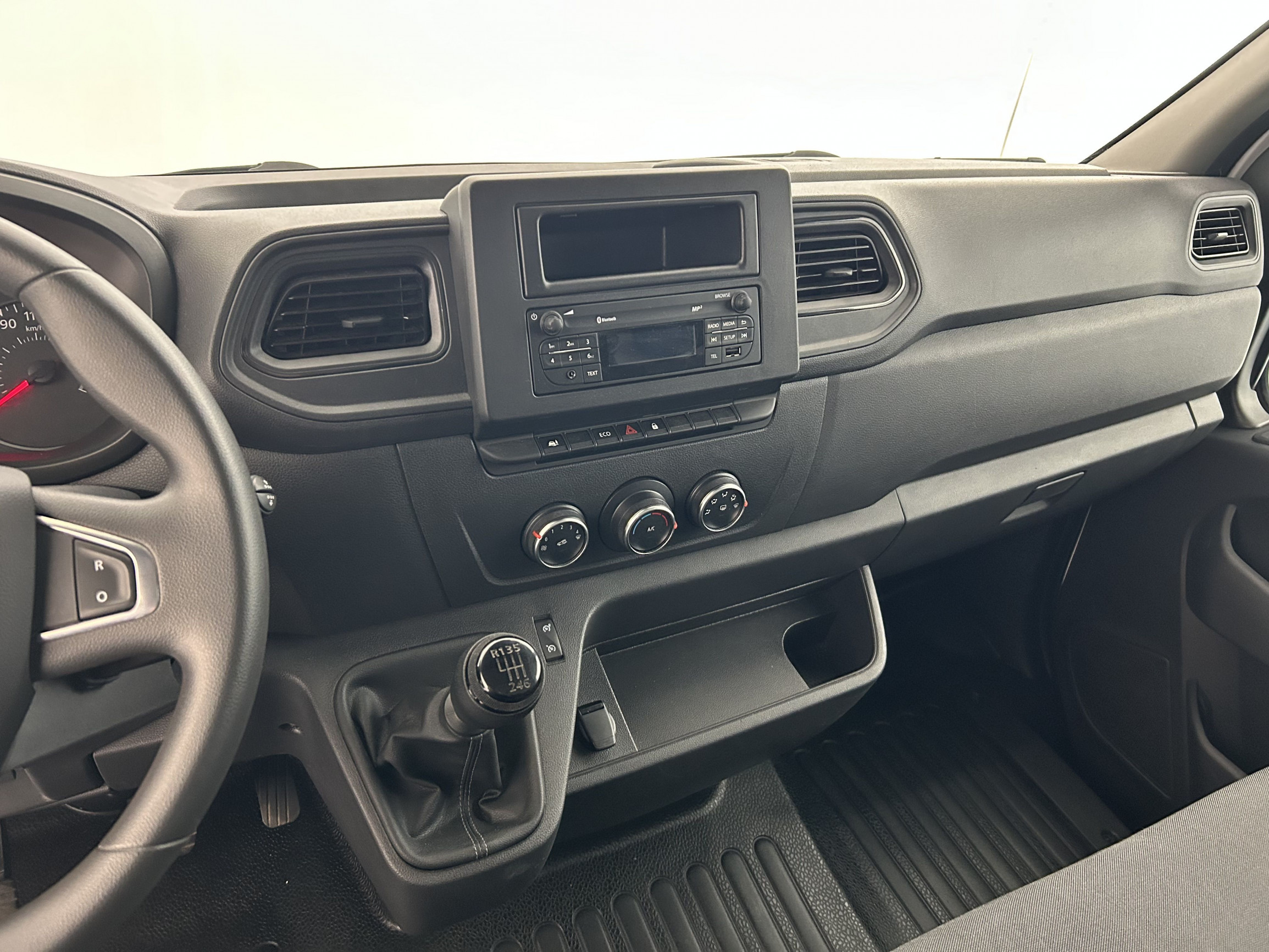 Vente en ligne Renault Master Fourgon MASTER FGN TRAC F3500 L2H2 BLUE DCI 135 au prix de 24 990 €