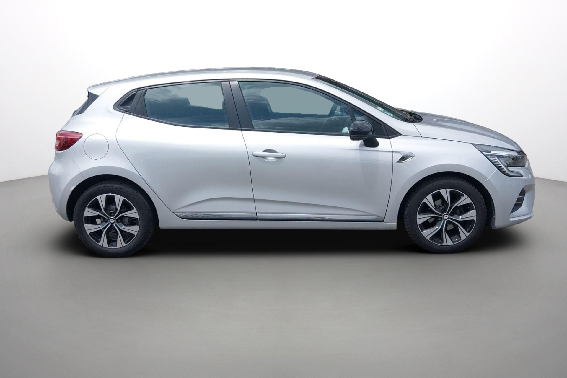 Vente en ligne Renault Clio 5 Clio TCe 90 - 21 au prix de 13 790 €