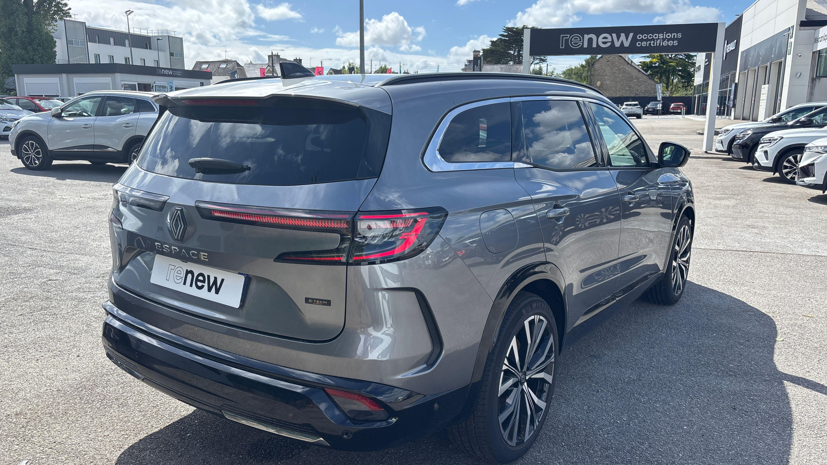 Vente en ligne Renault Espace Espace E-Tech full hybrid 200 GSR2 au prix de 39 590 €