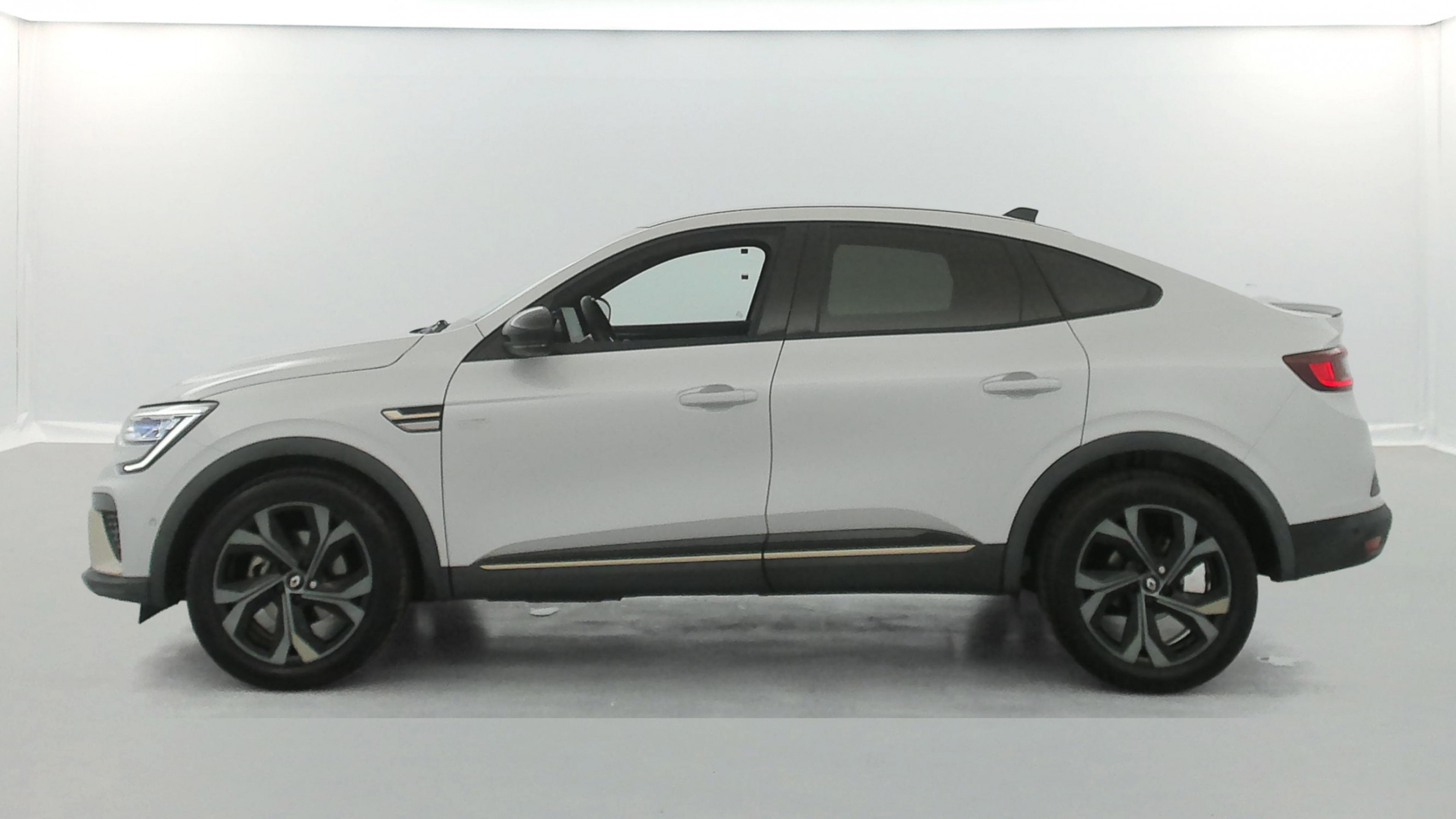 Vente en ligne Renault Arkana  E-Tech hybride 145 - 22 au prix de 22 990 €