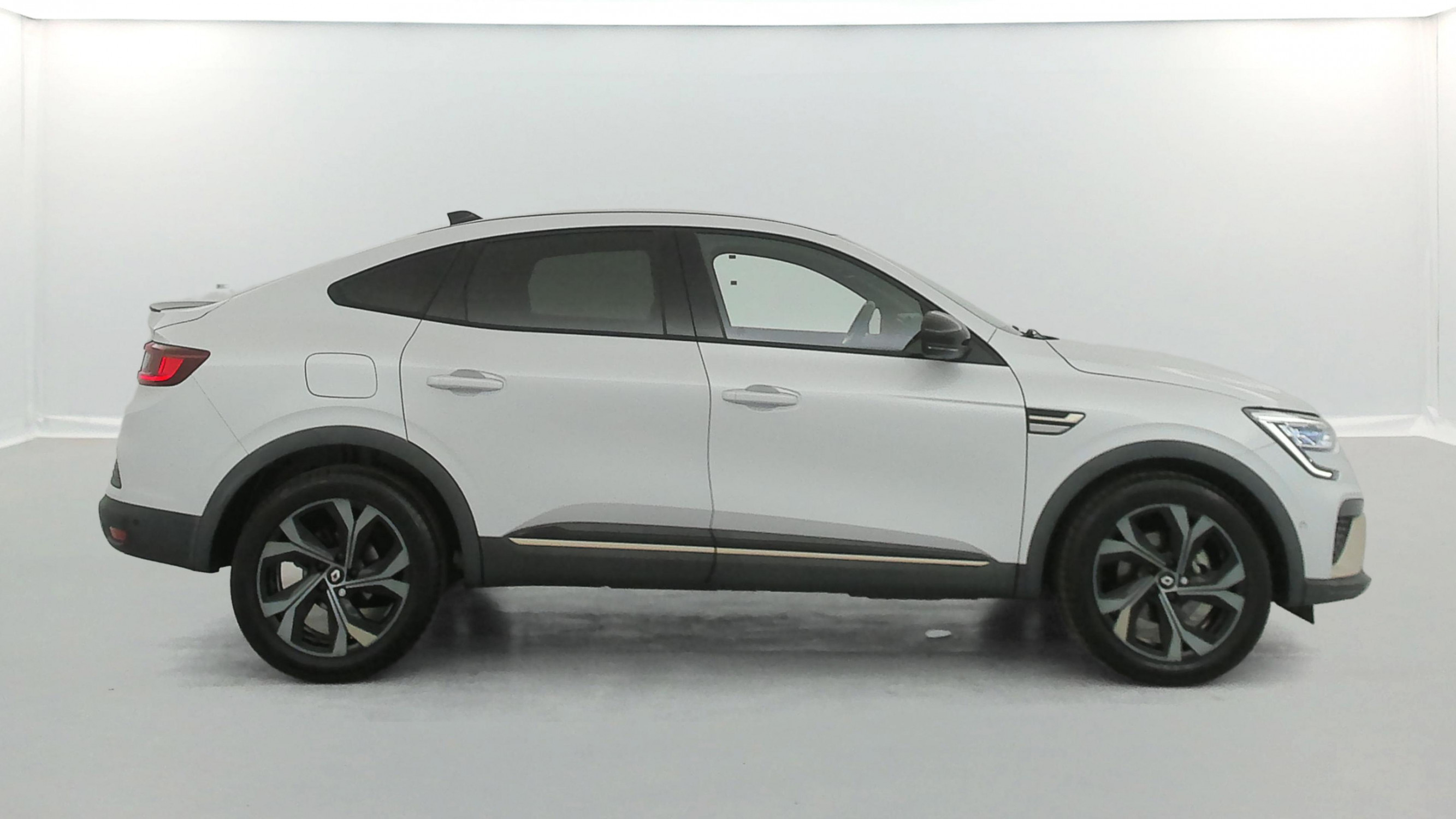 Vente en ligne Renault Arkana  E-Tech hybride 145 - 22 au prix de 22 990 €
