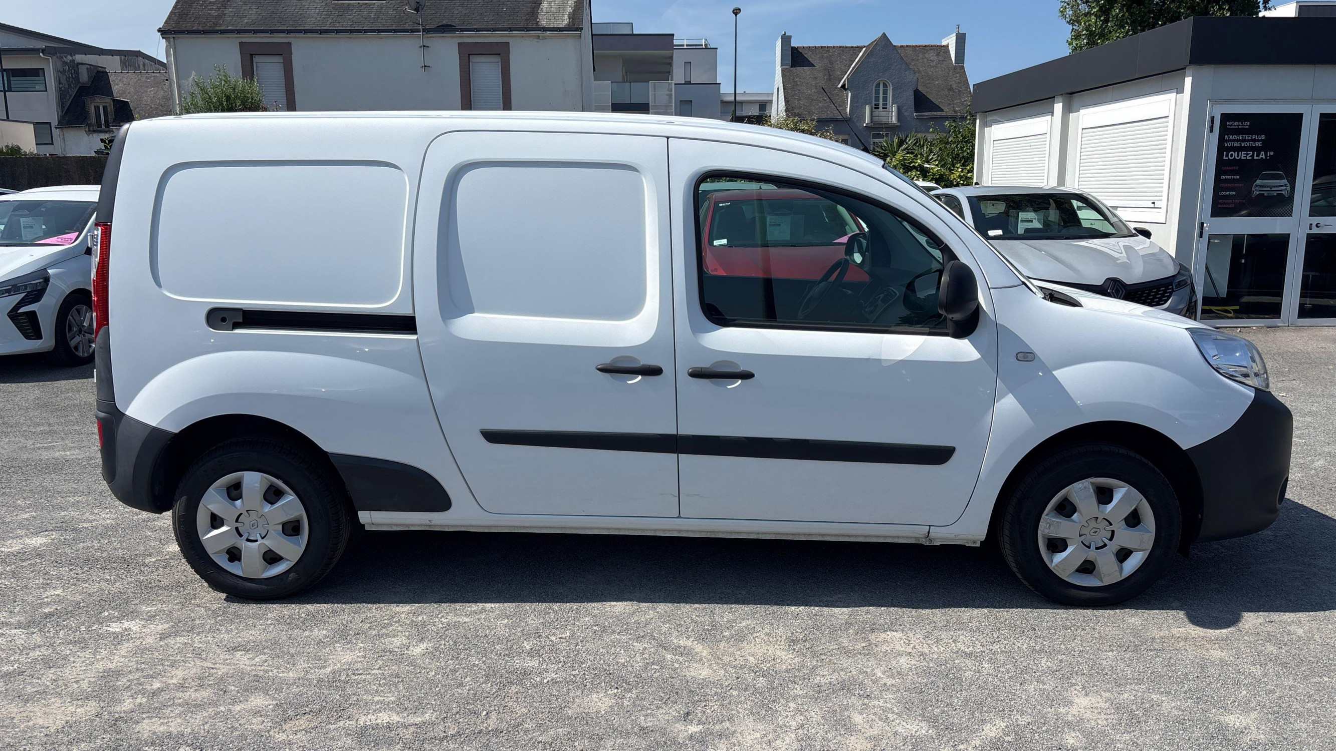 Vente en ligne Renault Kangoo Express  GRAND VOLUME BLUE DCI 95 au prix de 13 790 €