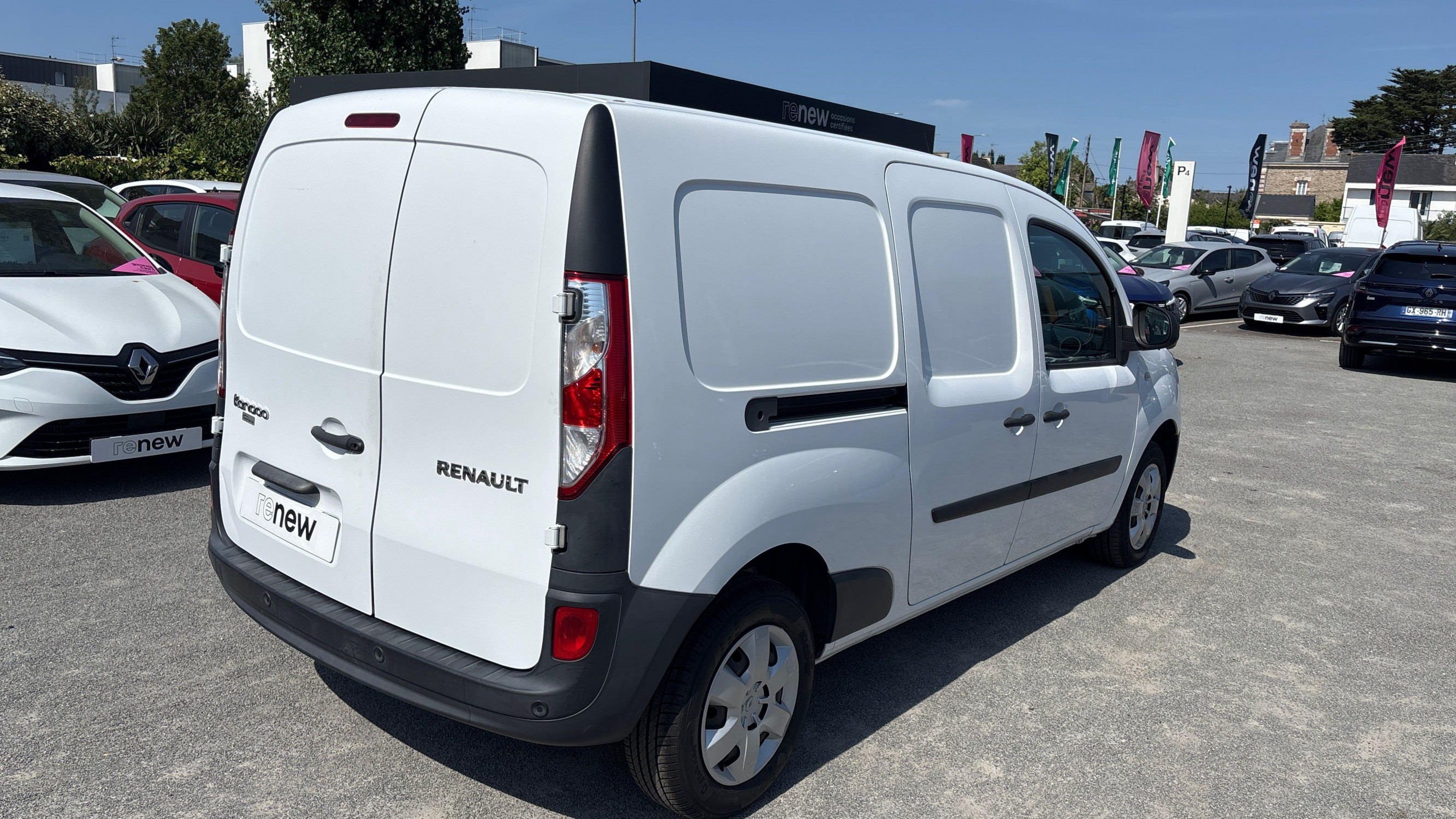 Vente en ligne Renault Kangoo Express  GRAND VOLUME BLUE DCI 95 au prix de 13 790 €