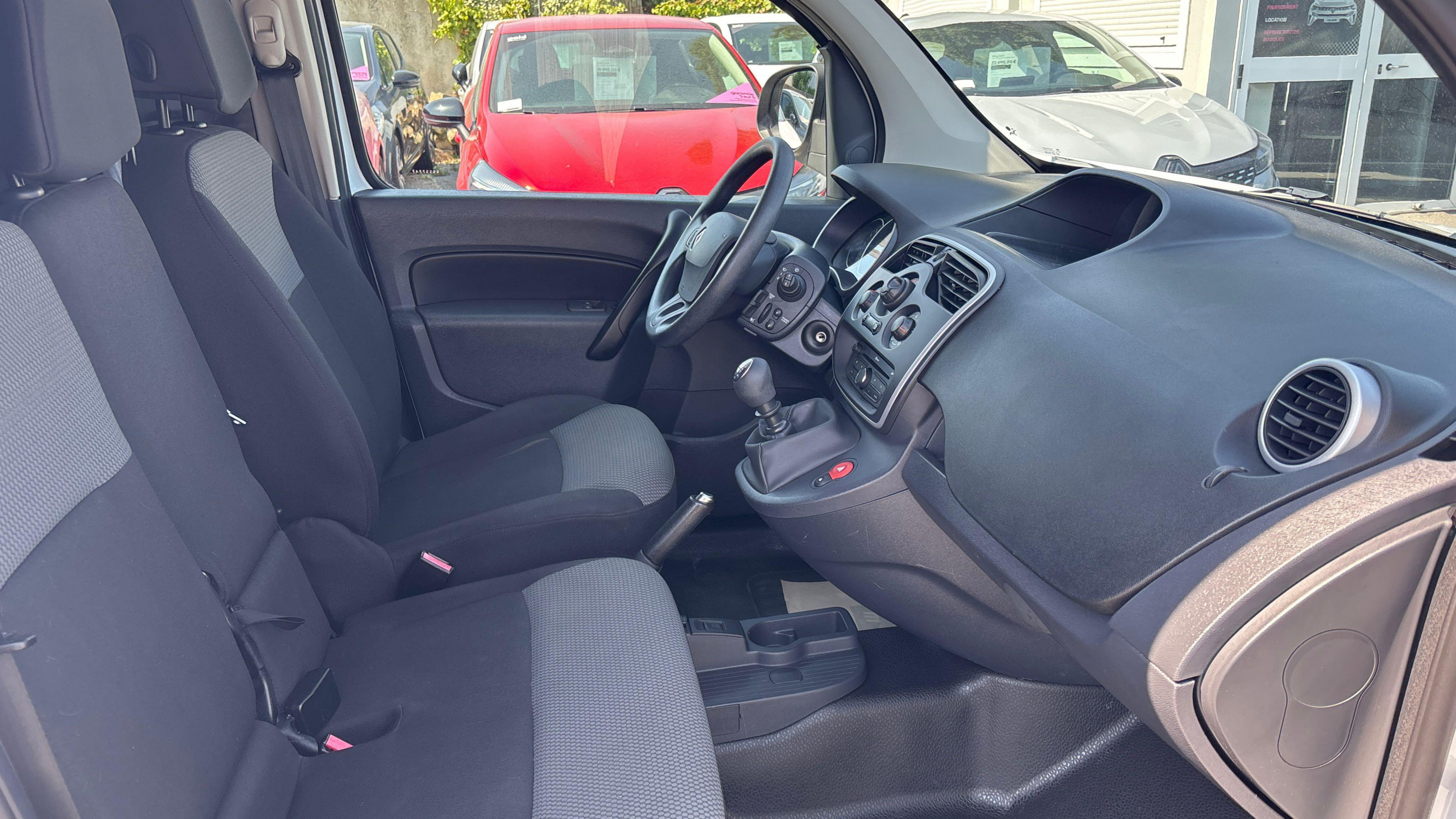 Vente en ligne Renault Kangoo Express  GRAND VOLUME BLUE DCI 95 au prix de 13 790 €