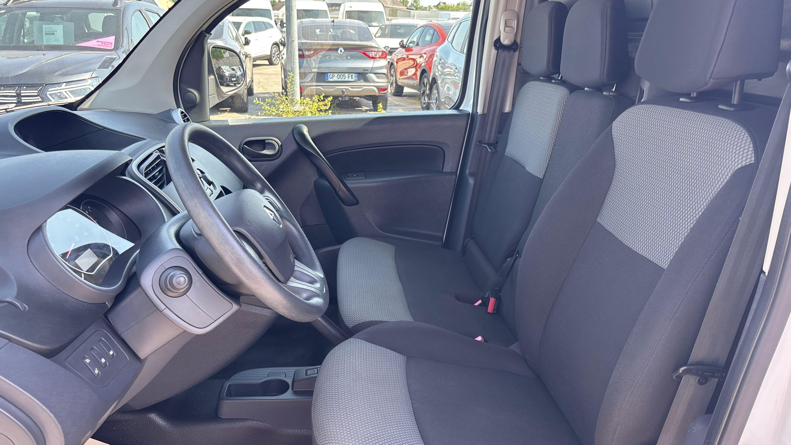 Vente en ligne Renault Kangoo Express  GRAND VOLUME BLUE DCI 95 au prix de 13 790 €