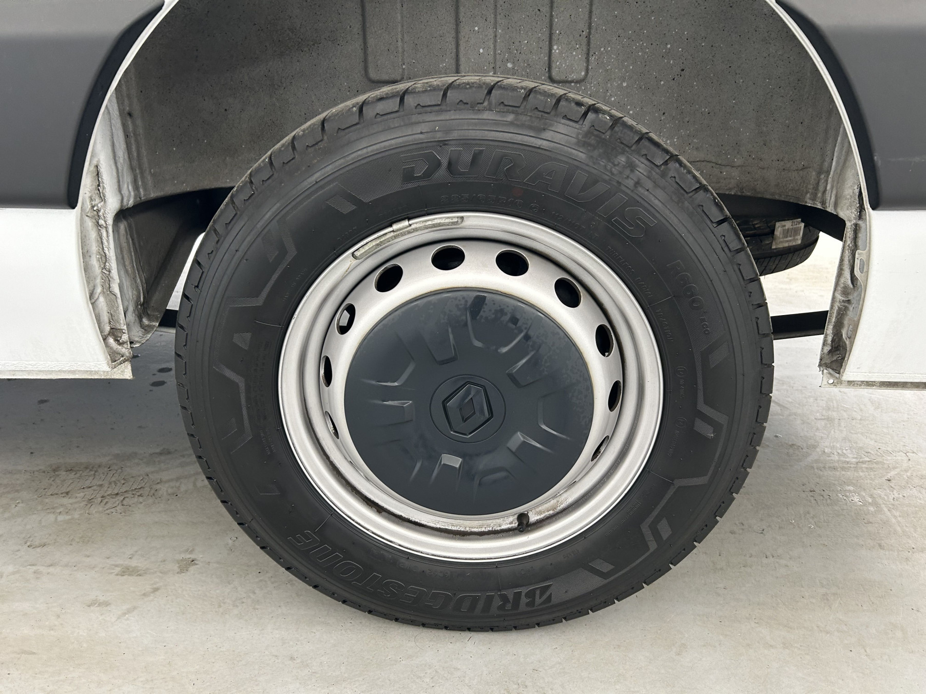 Vente en ligne Renault Master Fourgon MASTER FGN TRAC F3500 L2H2 BLUE DCI 135 au prix de 23 990 €