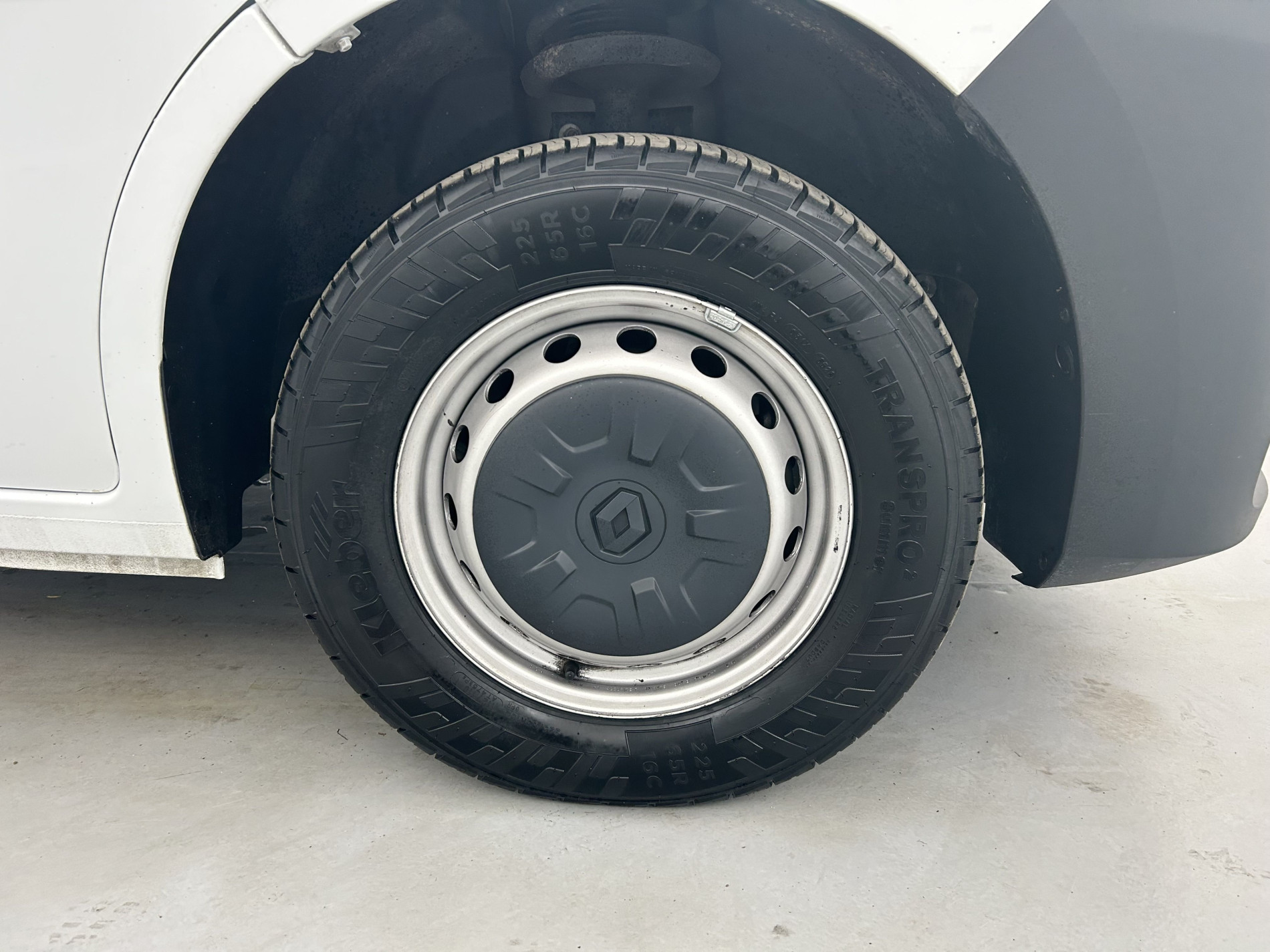 Vente en ligne Renault Master Fourgon MASTER FGN TRAC F3500 L2H2 BLUE DCI 135 au prix de 24 990 €