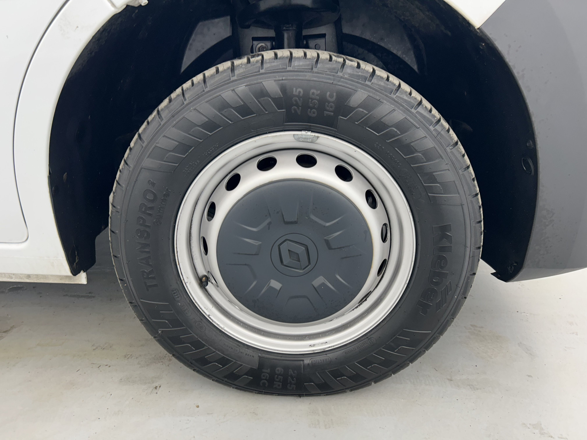 Vente en ligne Renault Master Fourgon MASTER FGN TRAC F3500 L2H2 BLUE DCI 135 au prix de 23 990 €