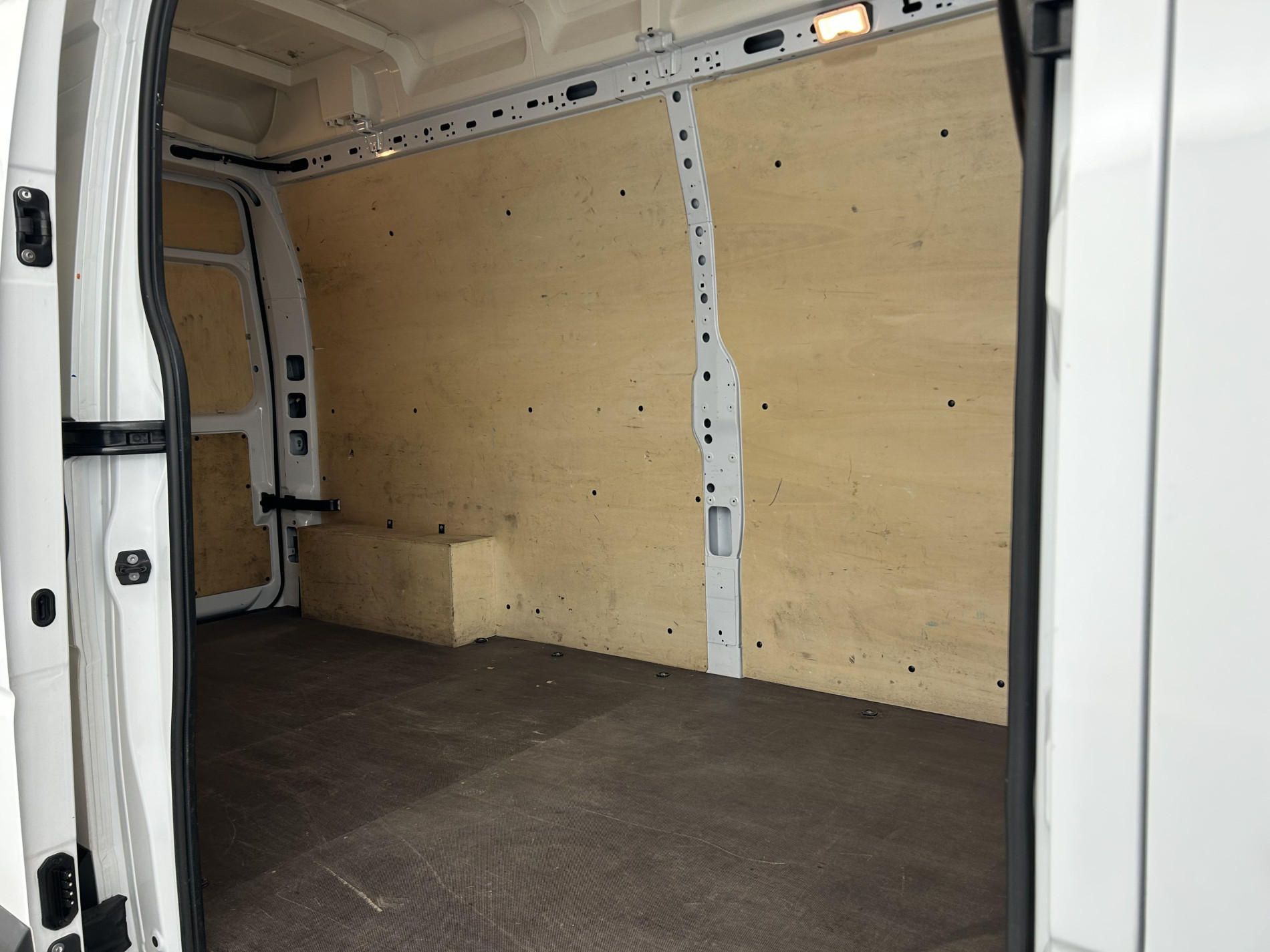 Vente en ligne Renault Master Fourgon MASTER FGN TRAC F3500 L3H3 BLUE DCI 135 au prix de 25 990 €