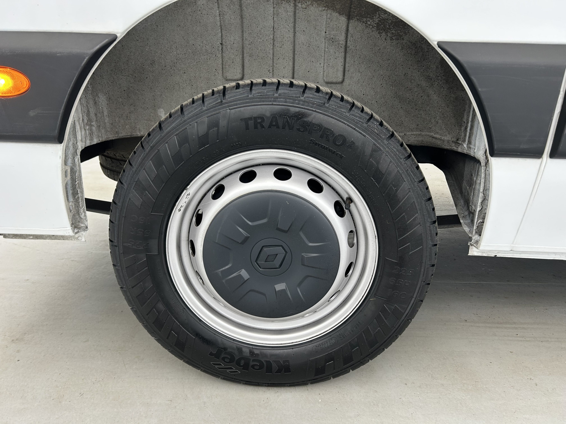 Vente en ligne Renault Master Fourgon MASTER FGN TRAC F3500 L3H3 BLUE DCI 135 au prix de 25 990 €