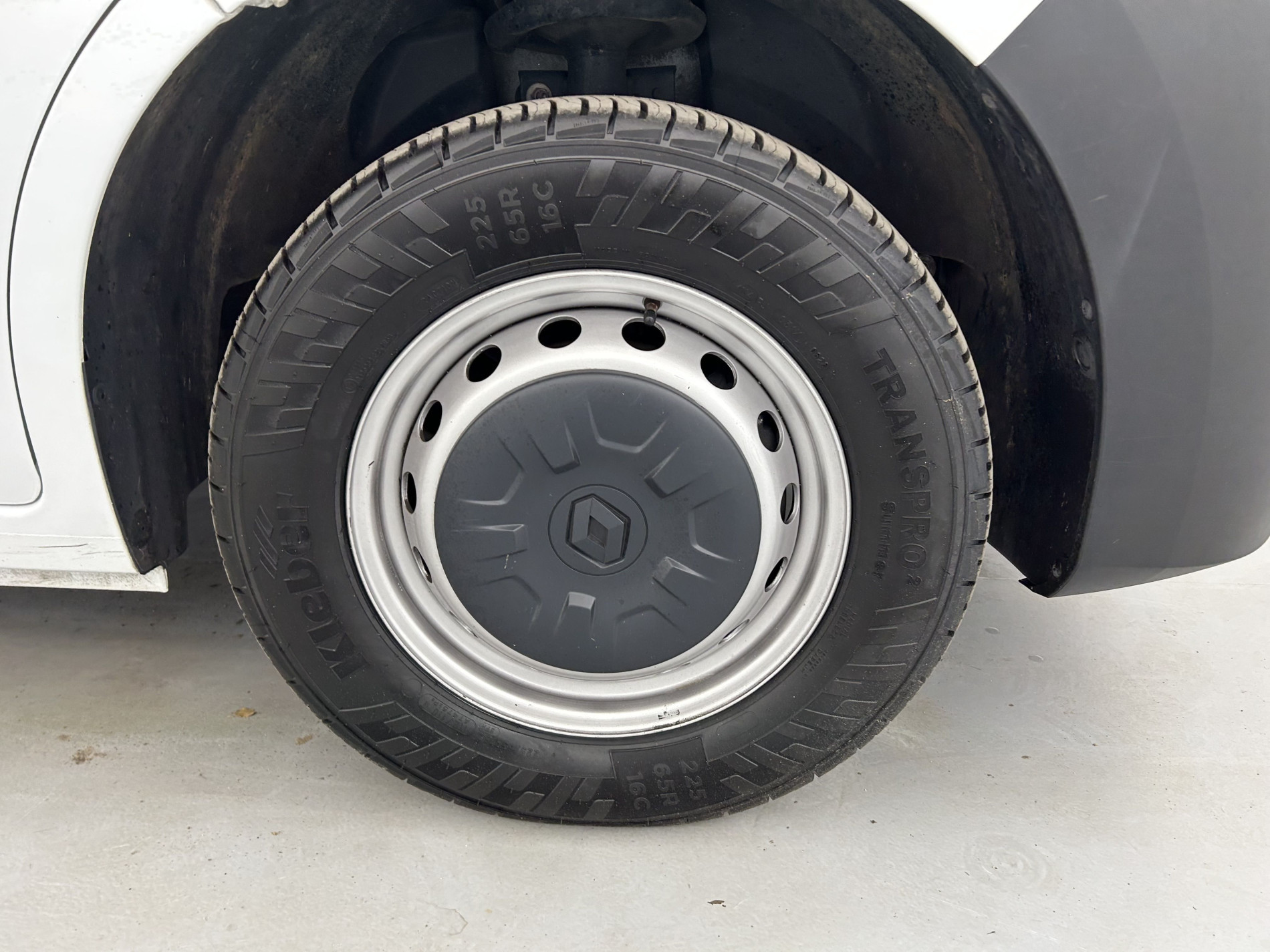 Vente en ligne Renault Master Fourgon MASTER FGN TRAC F3500 L3H3 BLUE DCI 135 au prix de 25 990 €
