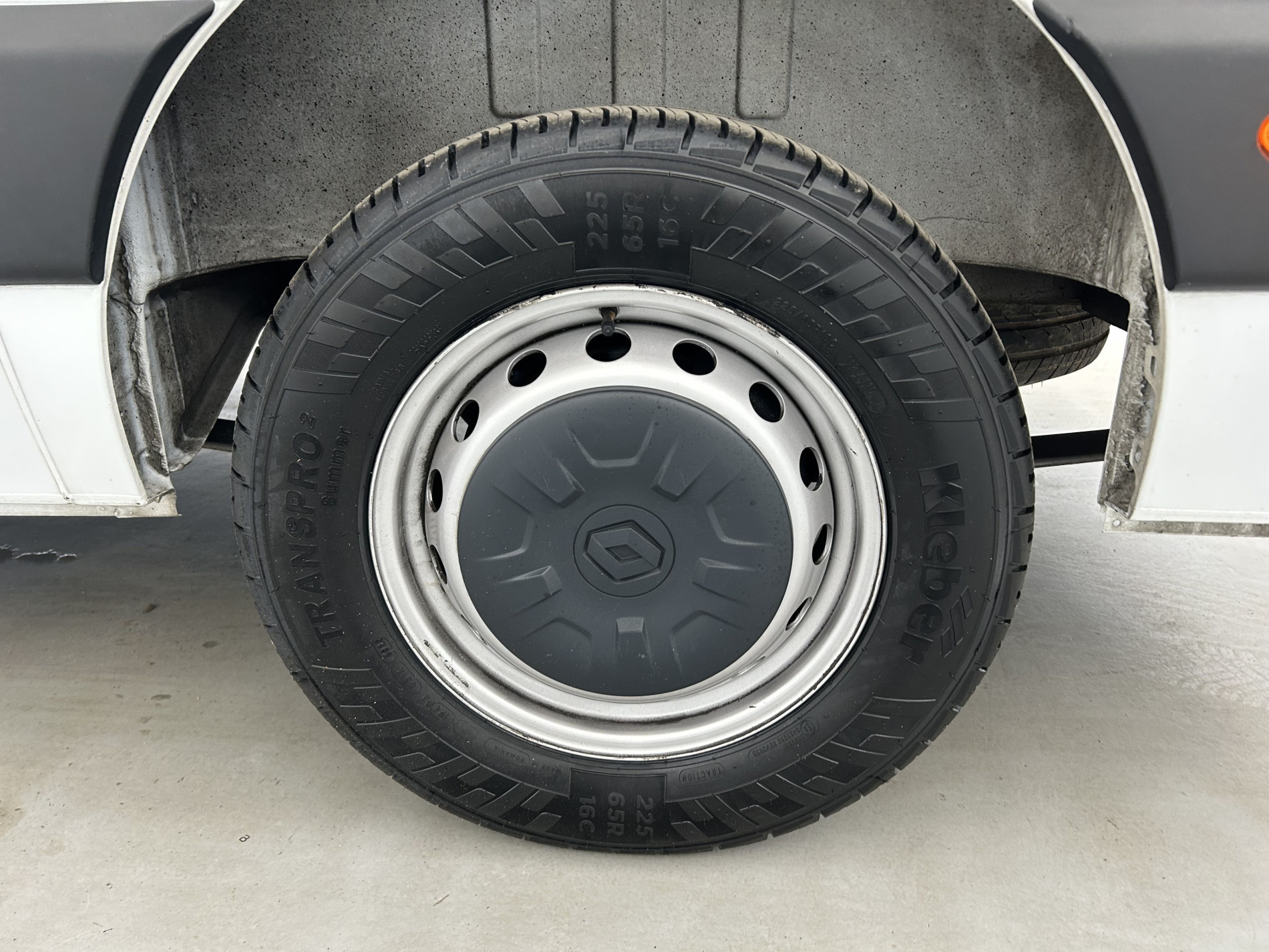 Vente en ligne Renault Master Fourgon MASTER FGN TRAC F3500 L3H3 BLUE DCI 135 au prix de 25 990 €