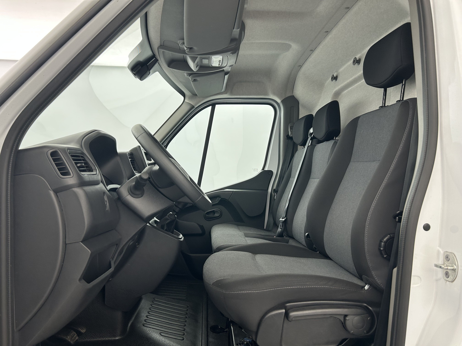 Vente en ligne Renault Master Fourgon MASTER FGN TRAC F3500 L2H2 BLUE DCI 135 au prix de 24 990 €