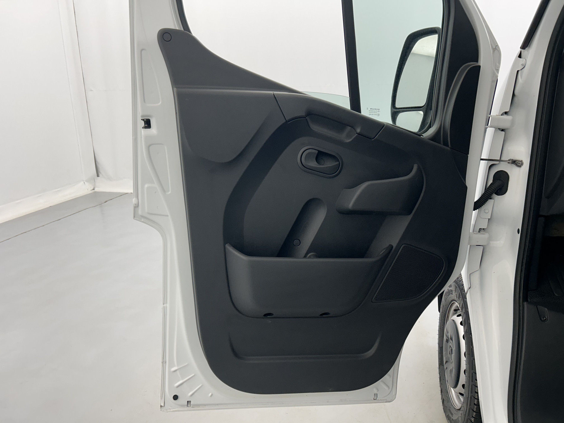 Vente en ligne Renault Master Fourgon MASTER FGN TRAC F3500 L2H2 BLUE DCI 135 au prix de 24 990 €