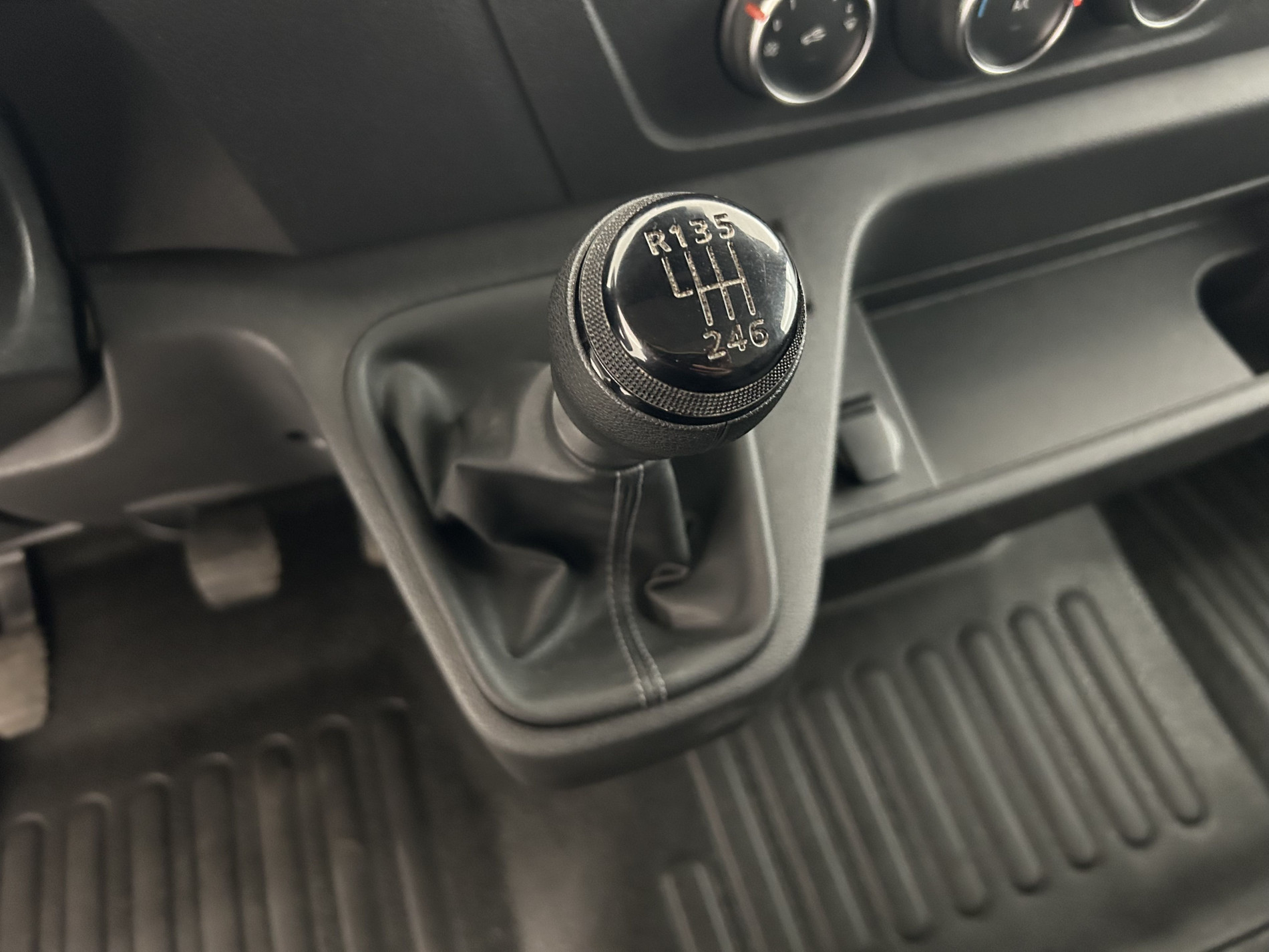 Vente en ligne Renault Master Fourgon MASTER FGN TRAC F3500 L2H2 BLUE DCI 135 au prix de 24 990 €