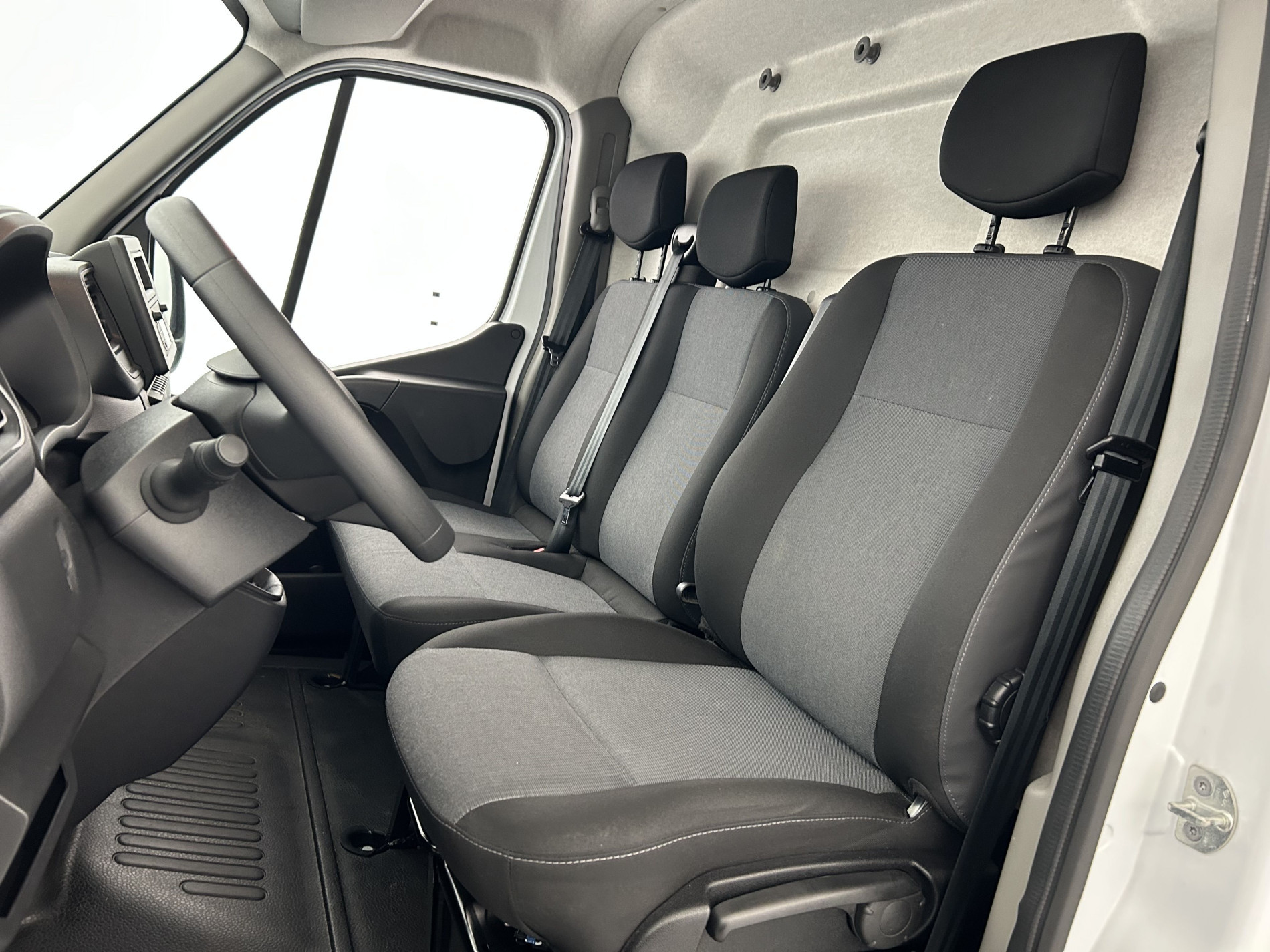 Vente en ligne Renault Master Fourgon MASTER FGN TRAC F3500 L2H2 BLUE DCI 135 au prix de 23 990 €