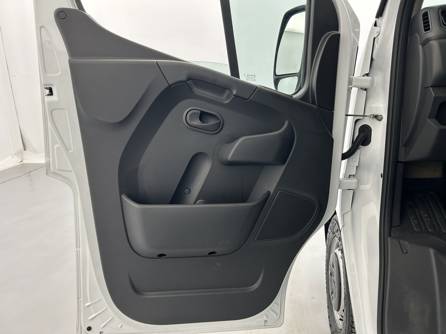 Vente en ligne Renault Master Fourgon MASTER FGN TRAC F3500 L2H2 BLUE DCI 135 au prix de 23 990 €