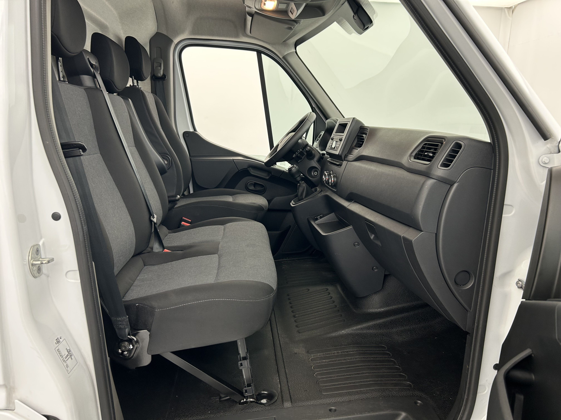Vente en ligne Renault Master Fourgon MASTER FGN TRAC F3500 L2H2 BLUE DCI 135 au prix de 23 990 €