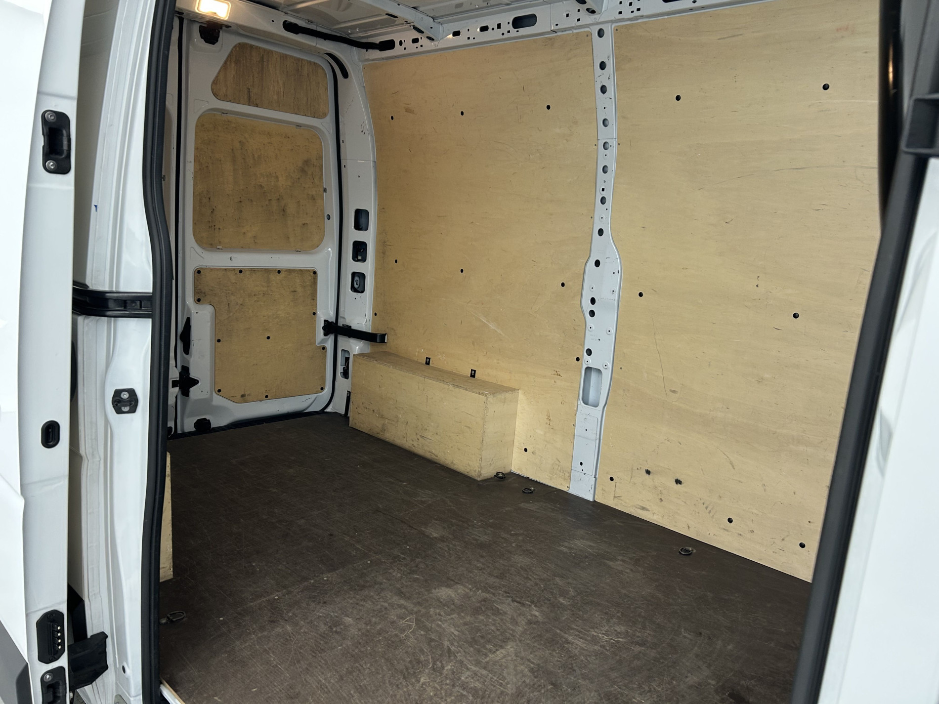 Vente en ligne Renault Master Fourgon MASTER FGN TRAC F3500 L2H2 BLUE DCI 135 au prix de 23 990 €