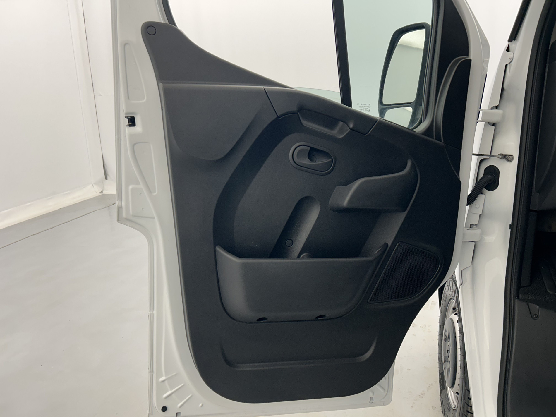 Vente en ligne Renault Master Fourgon MASTER FGN TRAC F3500 L2H2 BLUE DCI 135 au prix de 23 990 €