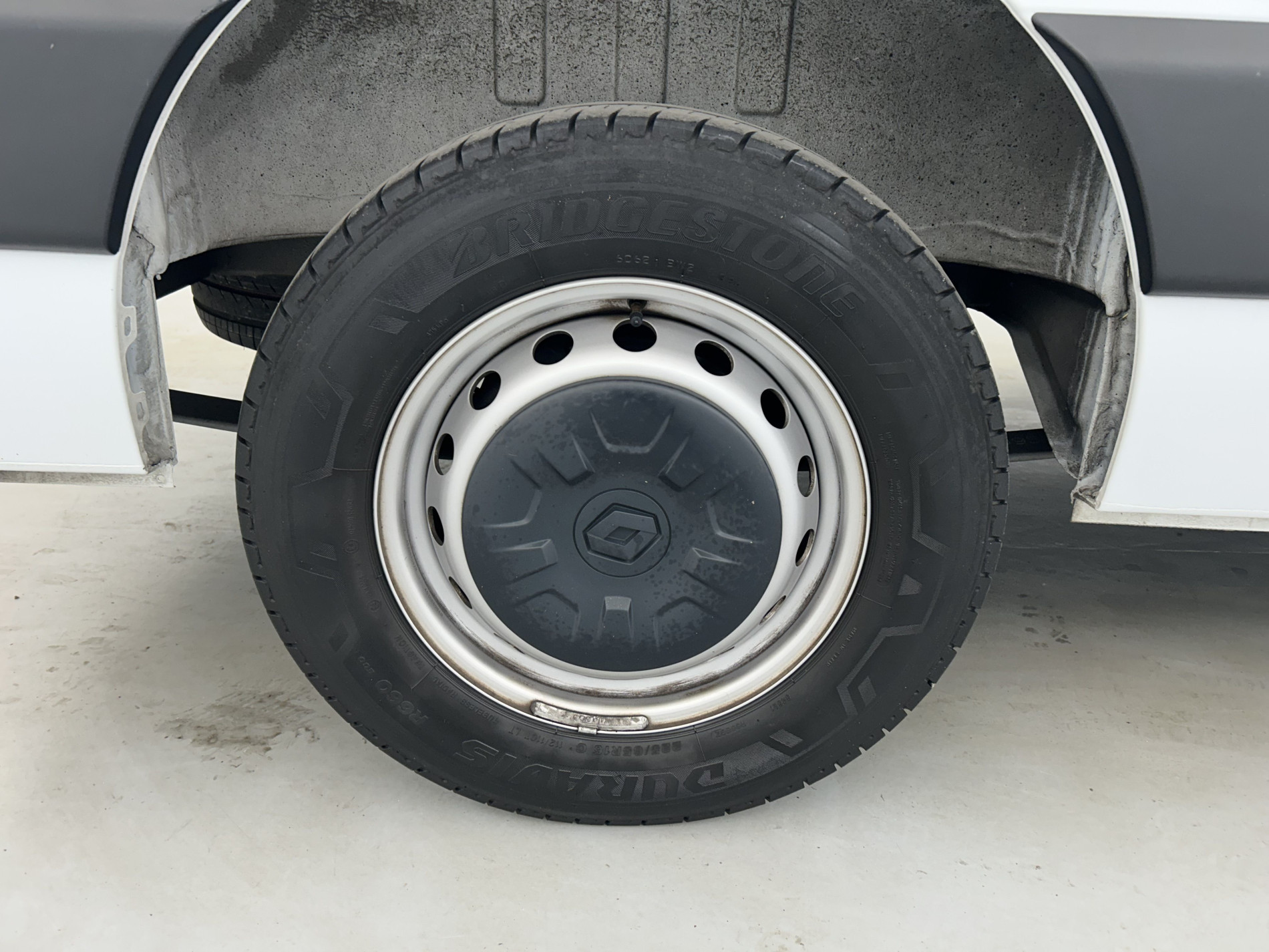 Vente en ligne Renault Master Fourgon MASTER FGN TRAC F3500 L2H2 BLUE DCI 135 au prix de 24 990 €