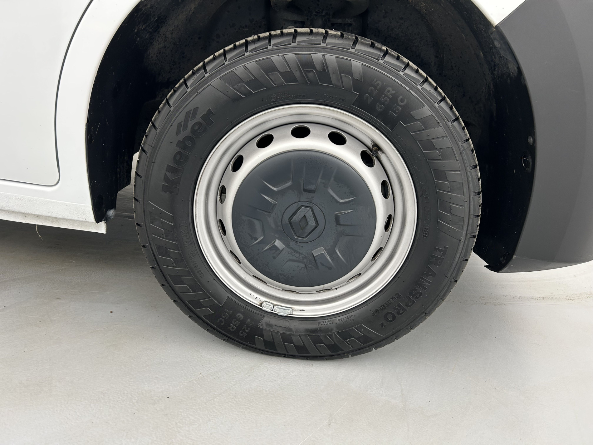 Vente en ligne Renault Master Fourgon MASTER FGN TRAC F3500 L2H2 BLUE DCI 135 au prix de 23 990 €