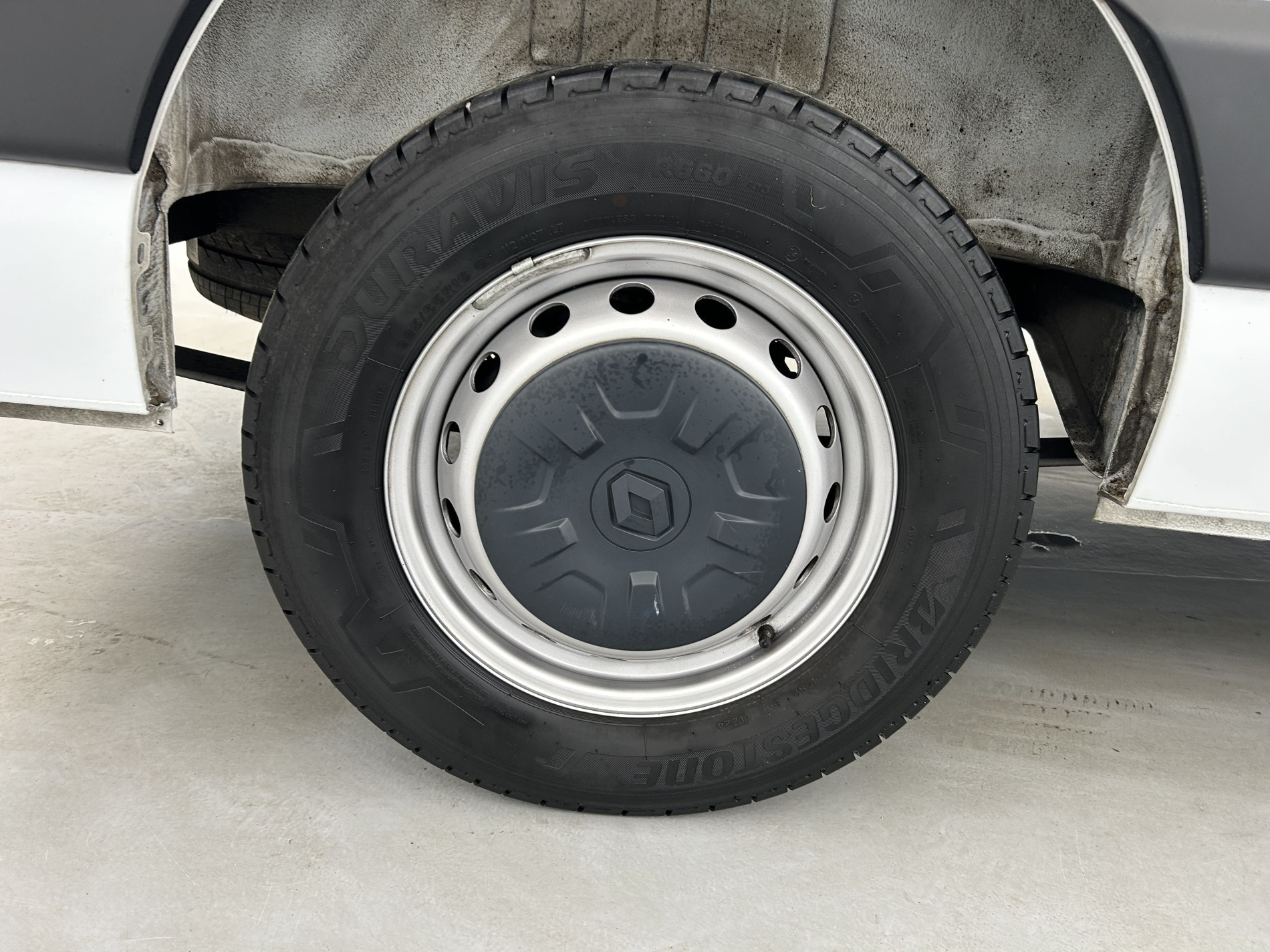 Vente en ligne Renault Master Fourgon MASTER FGN TRAC F3500 L2H2 BLUE DCI 135 au prix de 23 990 €