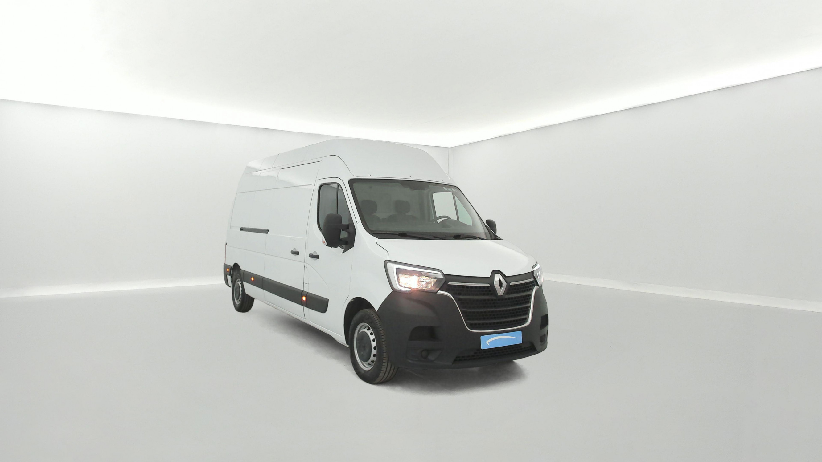 Vente en ligne Renault Master Fourgon MASTER FGN TRAC F3500 L3H3 BLUE DCI 135 au prix de 25 990 €