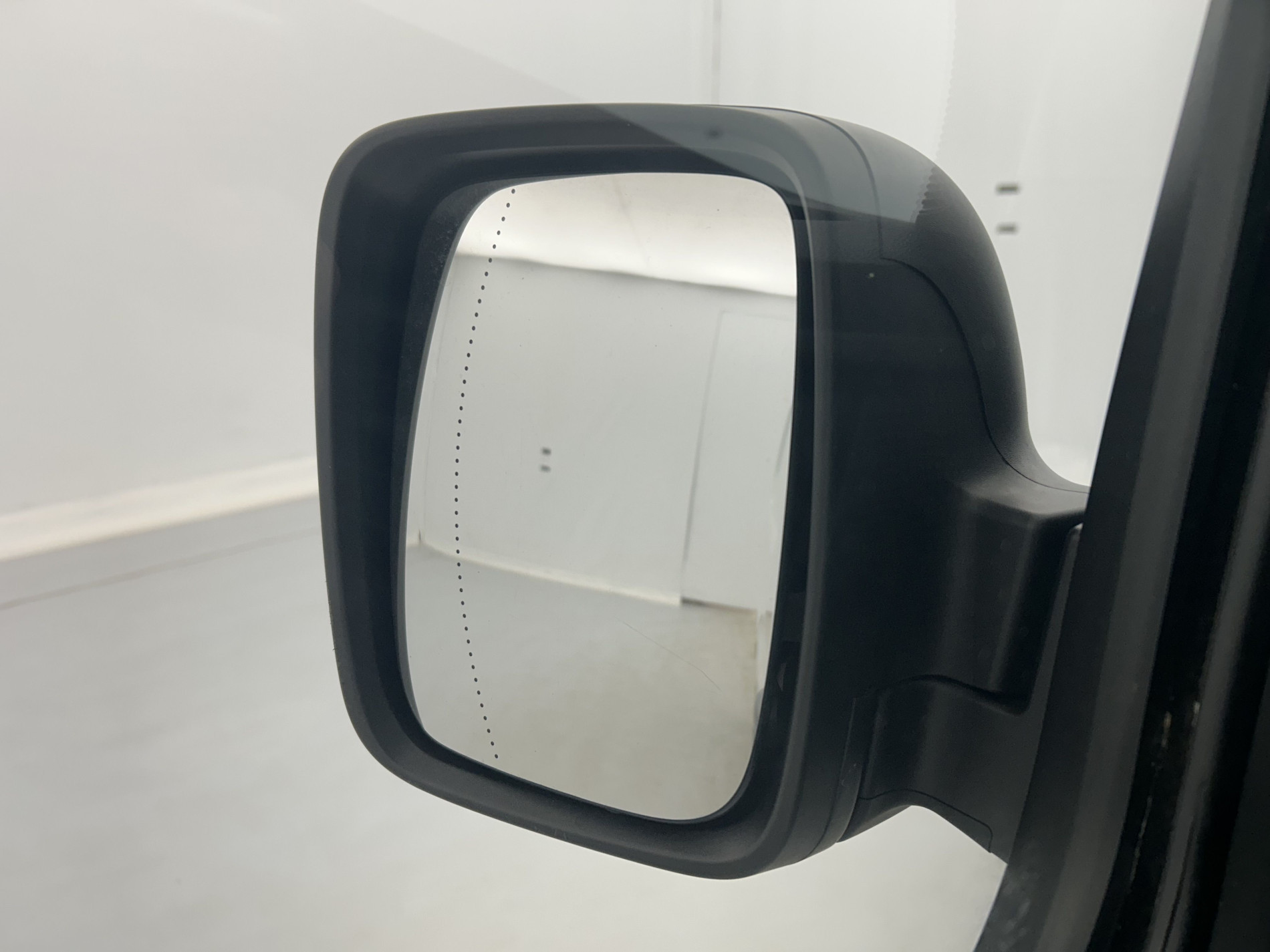 Vente en ligne Renault Trafic 3 Fourgon TRAFIC FGN L2H1 3000 KG BLUE DCI 130 au prix de 22 790 €