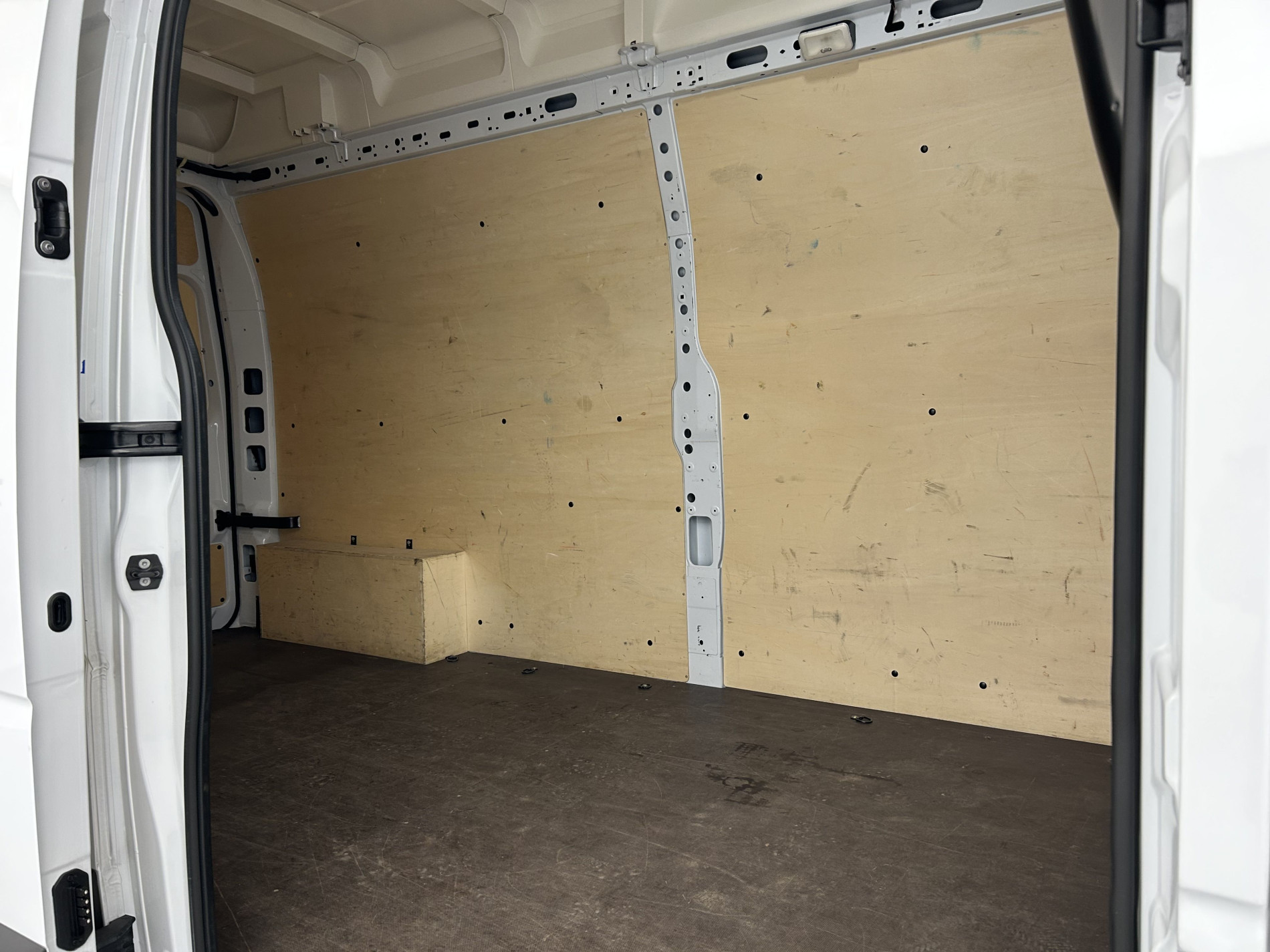 Vente en ligne Renault Master Fourgon MASTER FGN TRAC F3500 L3H3 BLUE DCI 135 au prix de 25 990 €