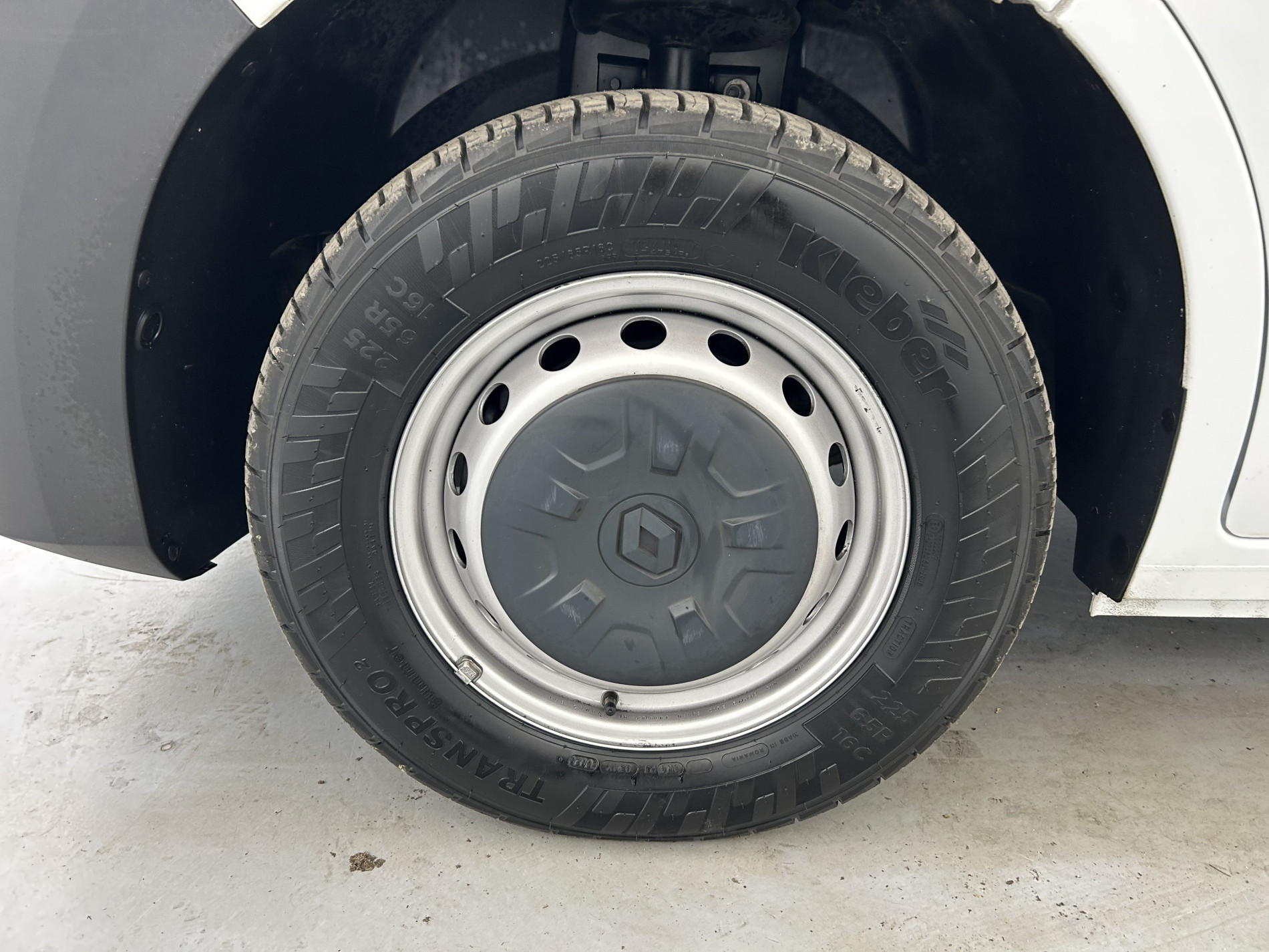 Vente en ligne Renault Master Fourgon MASTER FGN TRAC F3500 L3H3 BLUE DCI 135 au prix de 25 990 €