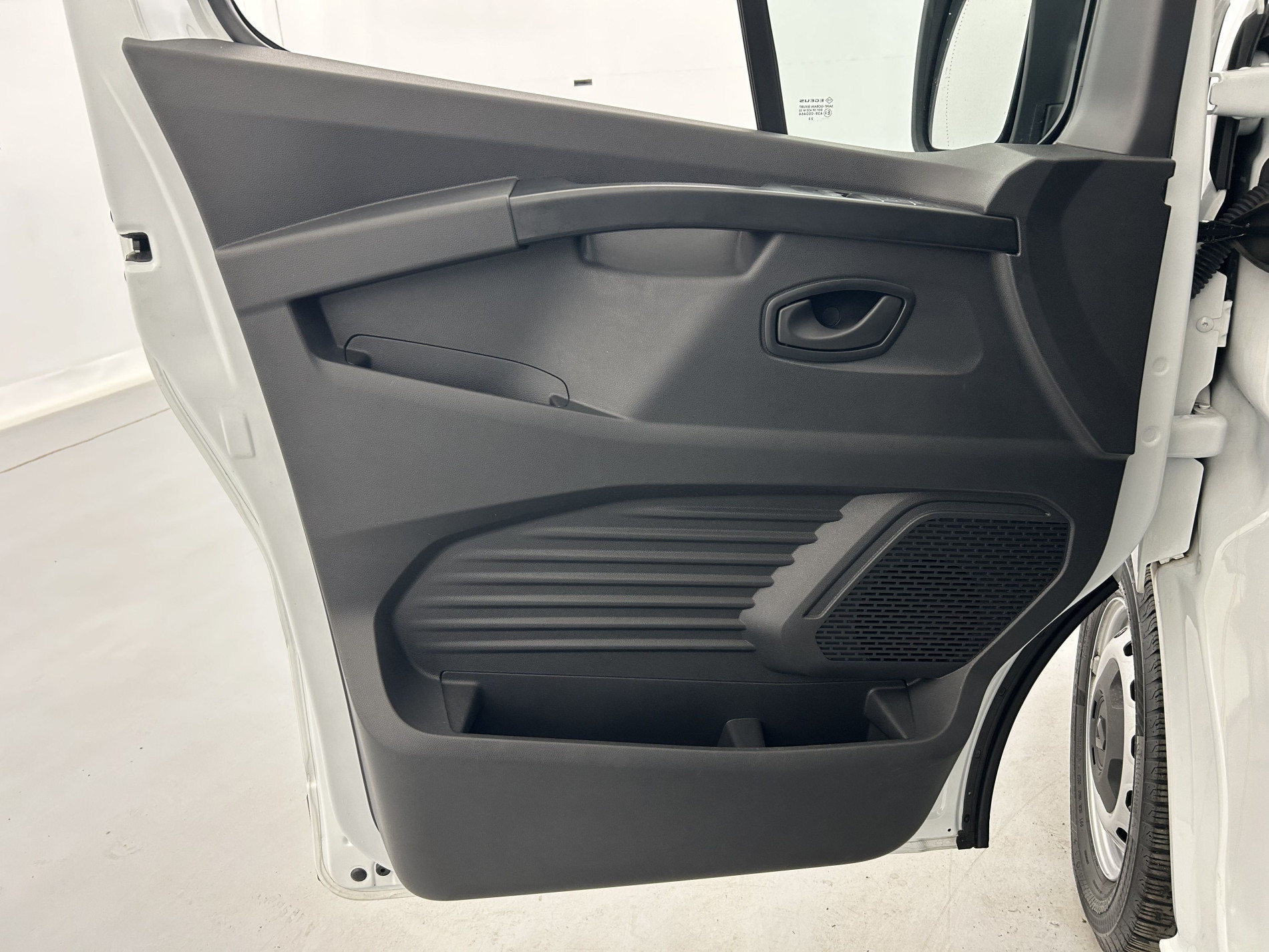 Vente en ligne Renault Trafic 3 Fourgon TRAFIC FGN L2H1 3000 KG BLUE DCI 130 au prix de 22 990 €