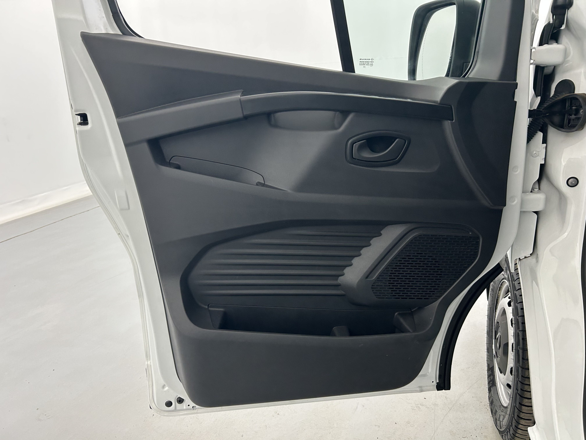 Vente en ligne Renault Trafic 3 Fourgon TRAFIC FGN L2H1 3000 KG BLUE DCI 130 au prix de 22 790 €