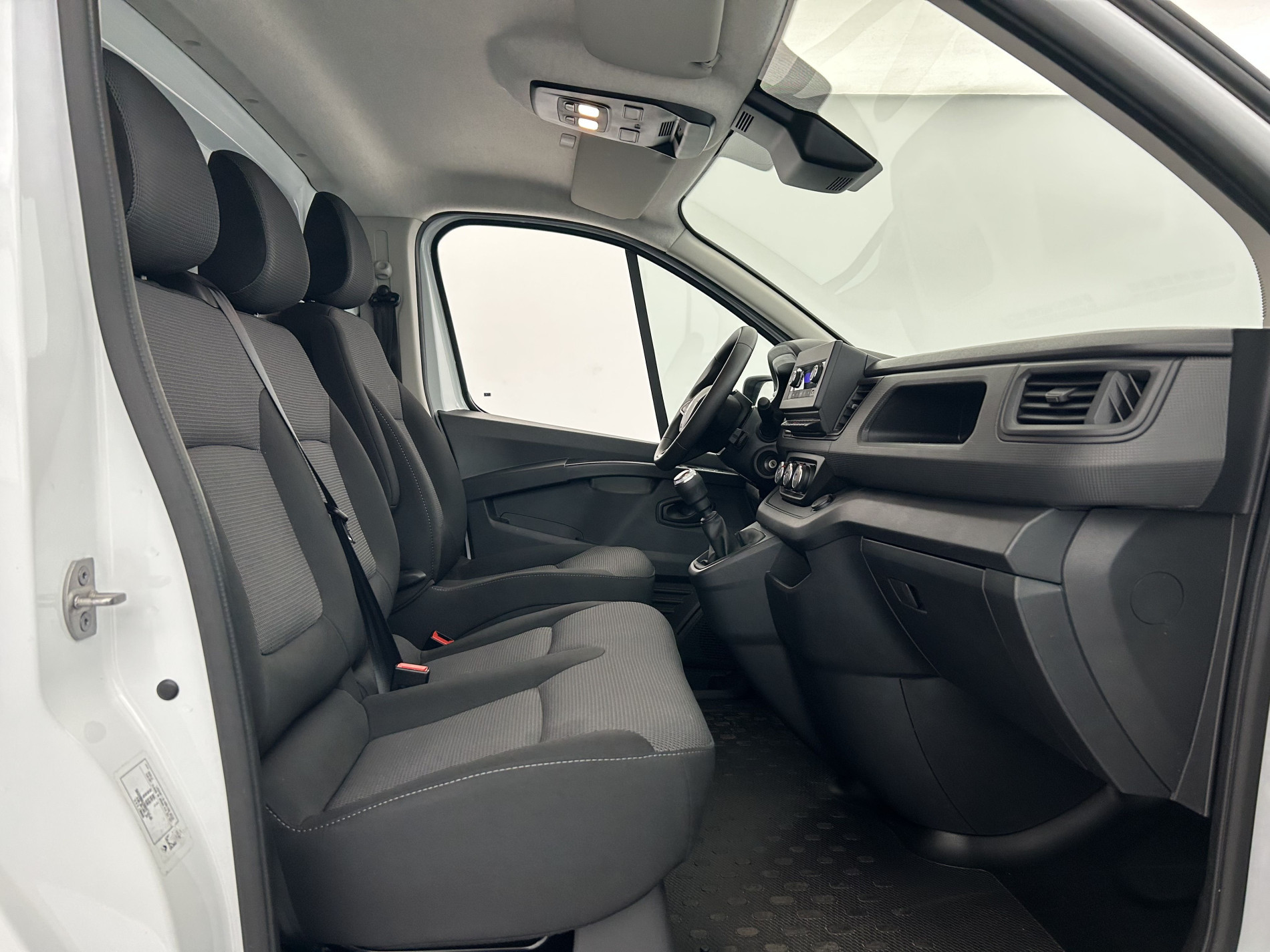 Vente en ligne Renault Trafic 3 Fourgon TRAFIC FGN L2H1 3000 KG BLUE DCI 130 au prix de 22 990 €