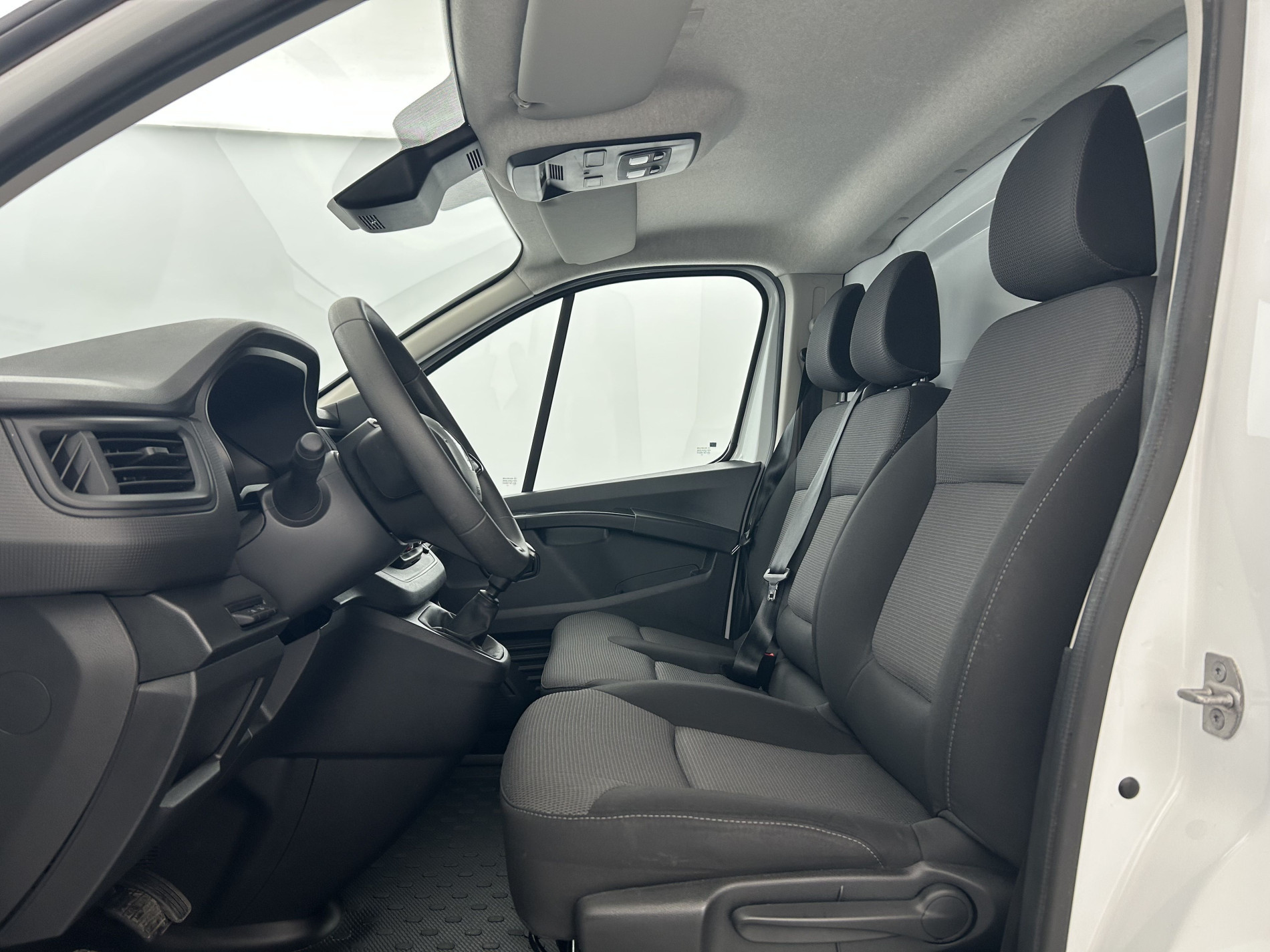Vente en ligne Renault Trafic 3 Fourgon TRAFIC FGN L2H1 3000 KG BLUE DCI 130 au prix de 22 790 €