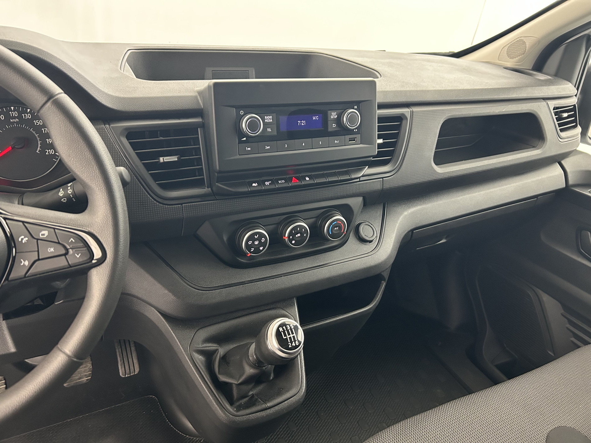 Vente en ligne Renault Trafic 3 Fourgon TRAFIC FGN L2H1 3000 KG BLUE DCI 130 au prix de 22 790 €