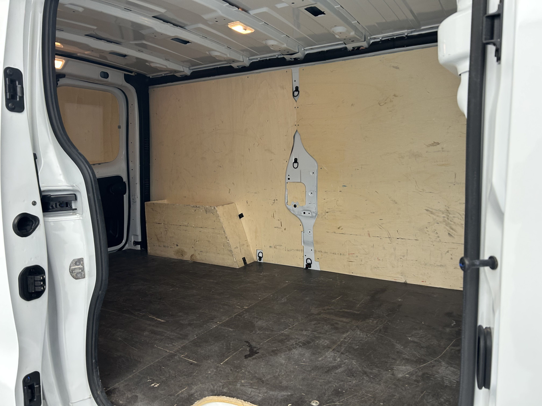 Vente en ligne Renault Trafic 3 Fourgon TRAFIC FGN L2H1 3000 KG BLUE DCI 130 au prix de 22 790 €