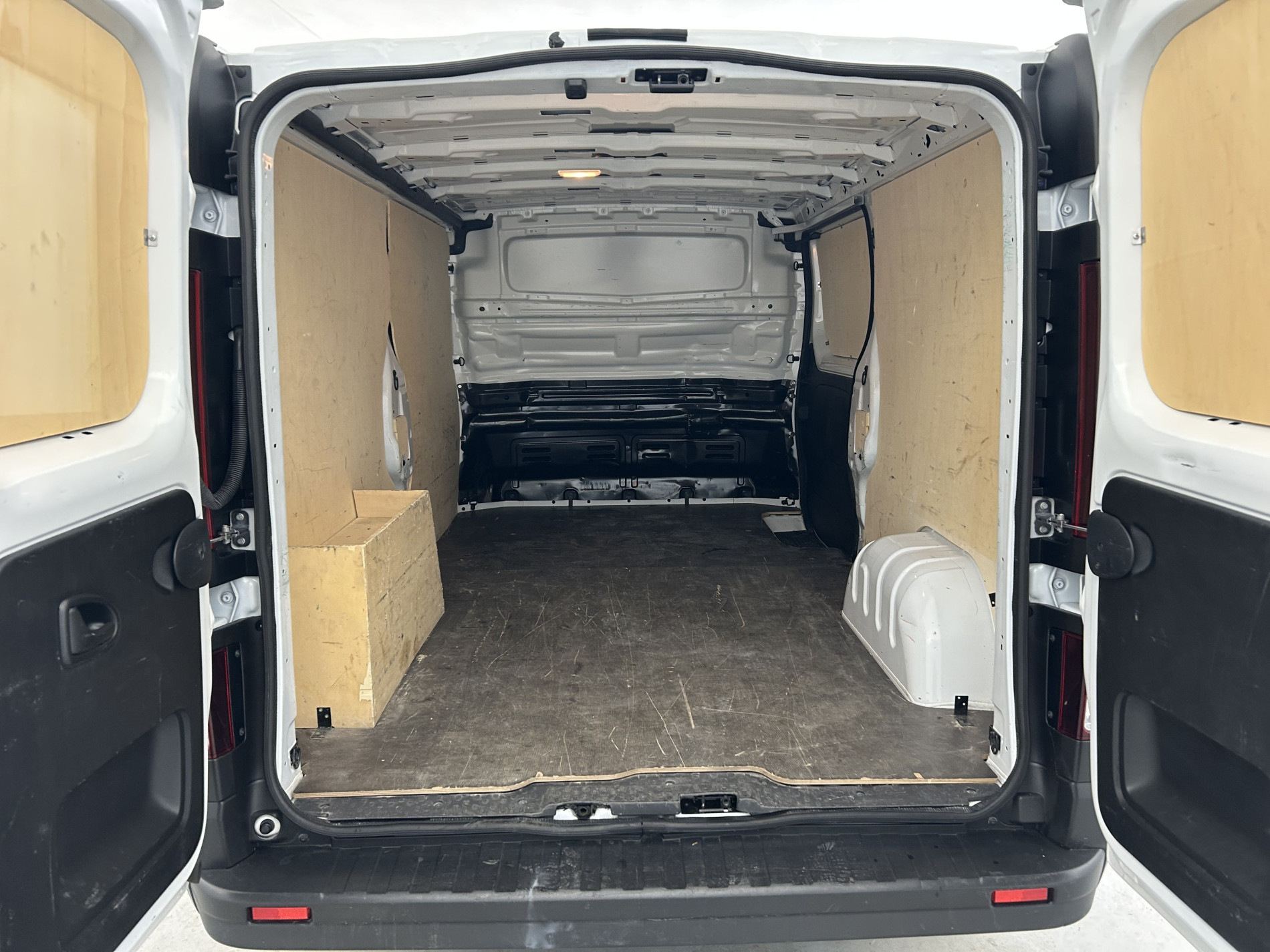 Vente en ligne Renault Trafic 3 Fourgon TRAFIC FGN L2H1 3000 KG BLUE DCI 130 au prix de 22 790 €
