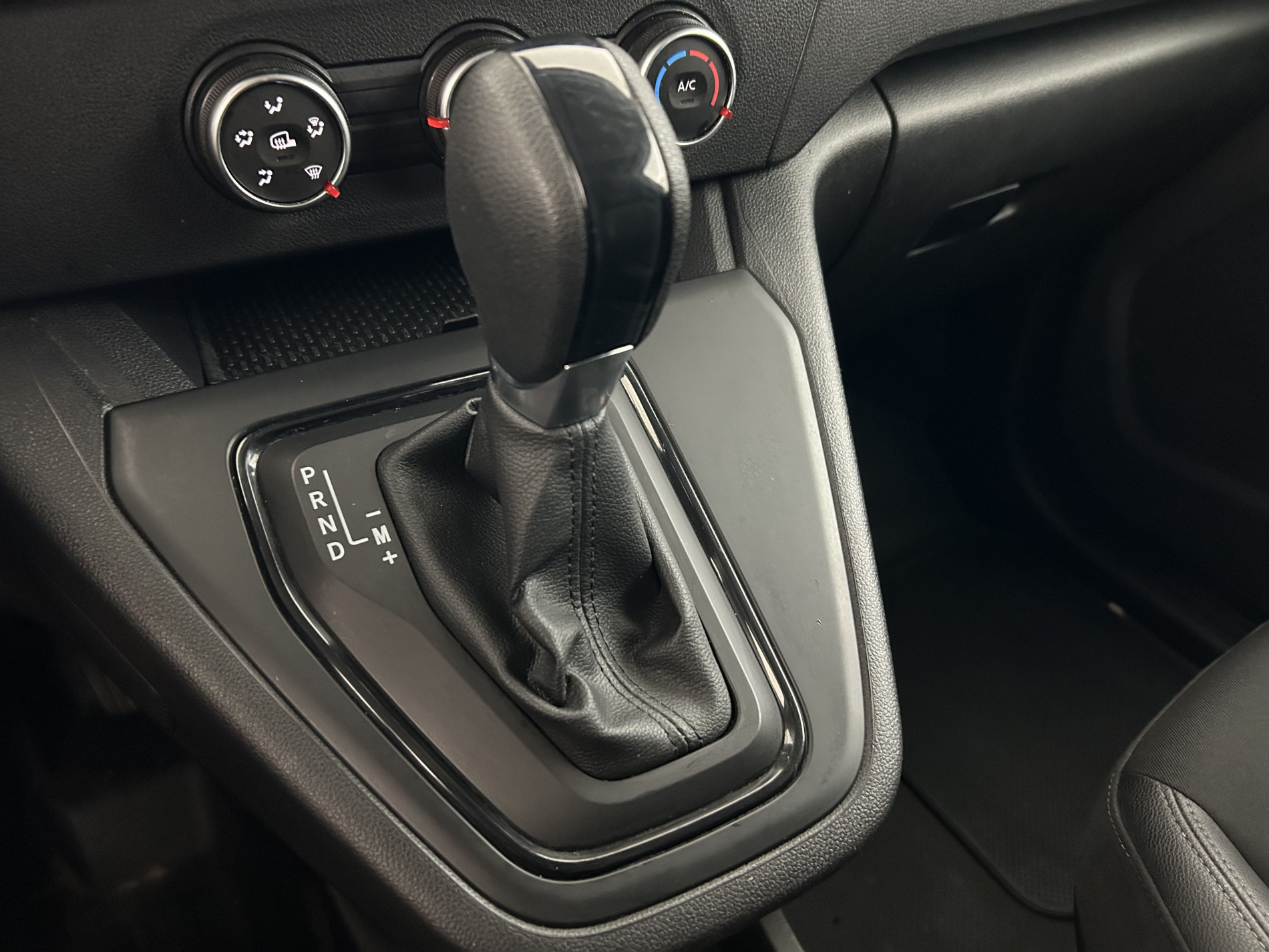Vente en ligne Renault Kangoo Van  BLUE DCI 95 EDC au prix de 13 490 €