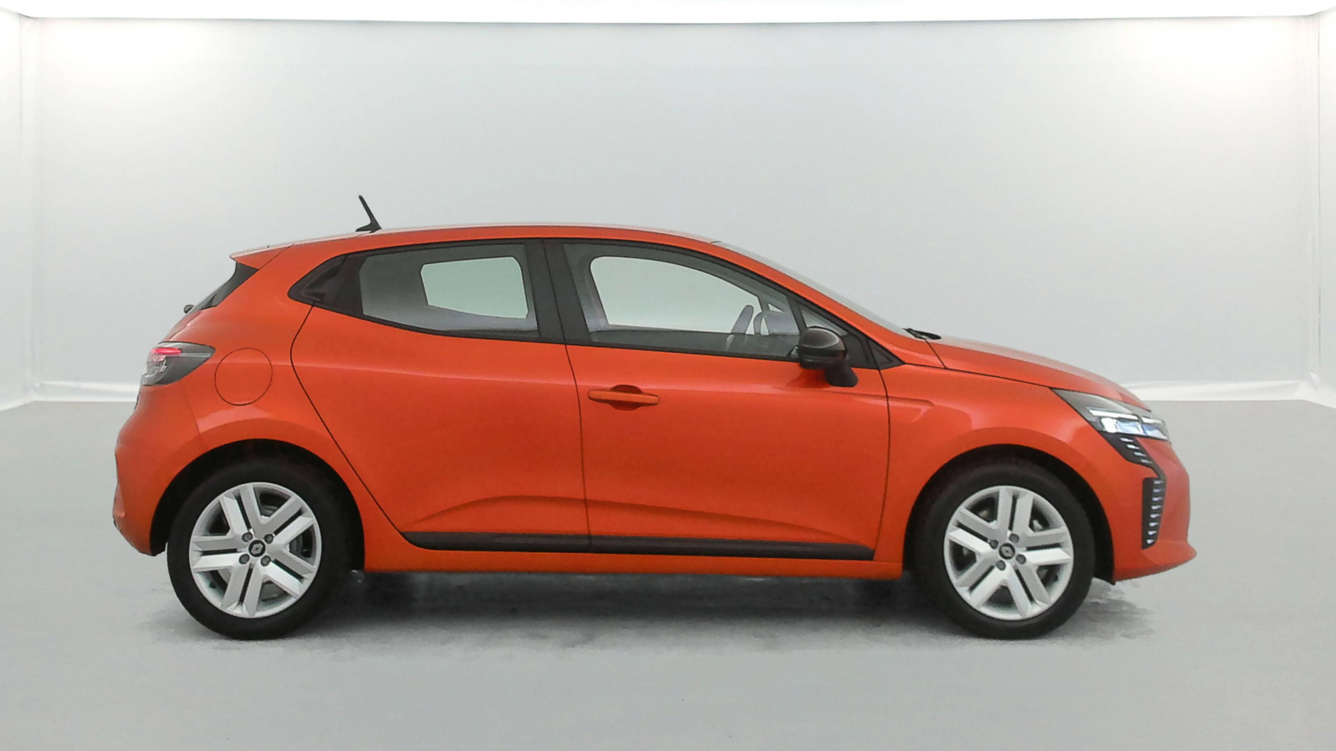 Vente en ligne Renault Clio 5 Clio E-Tech full hybrid 145 ch GSR2 au prix de 18 990 €