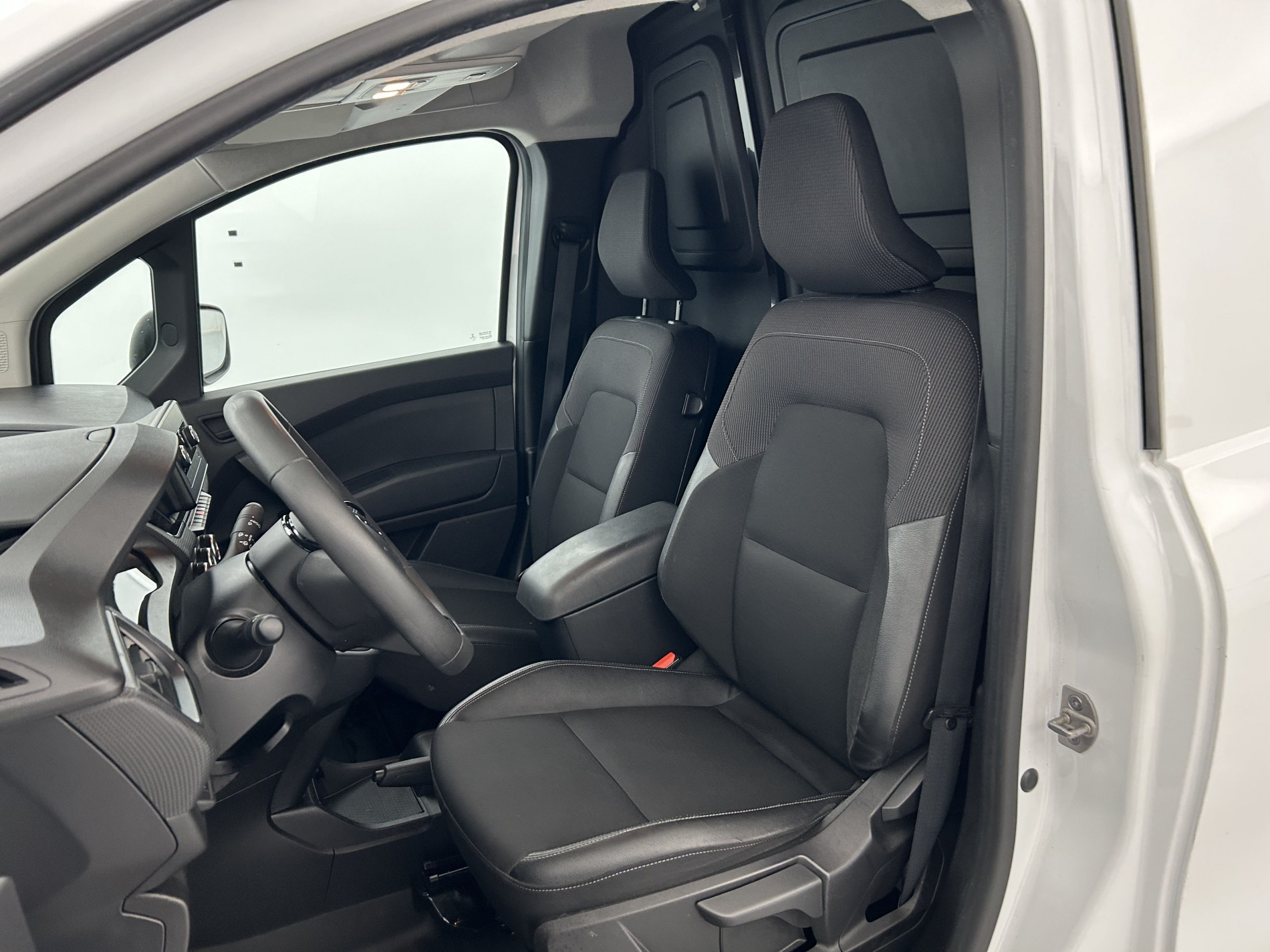 Vente en ligne Renault Kangoo Van  BLUE DCI 95 EDC au prix de 13 490 €