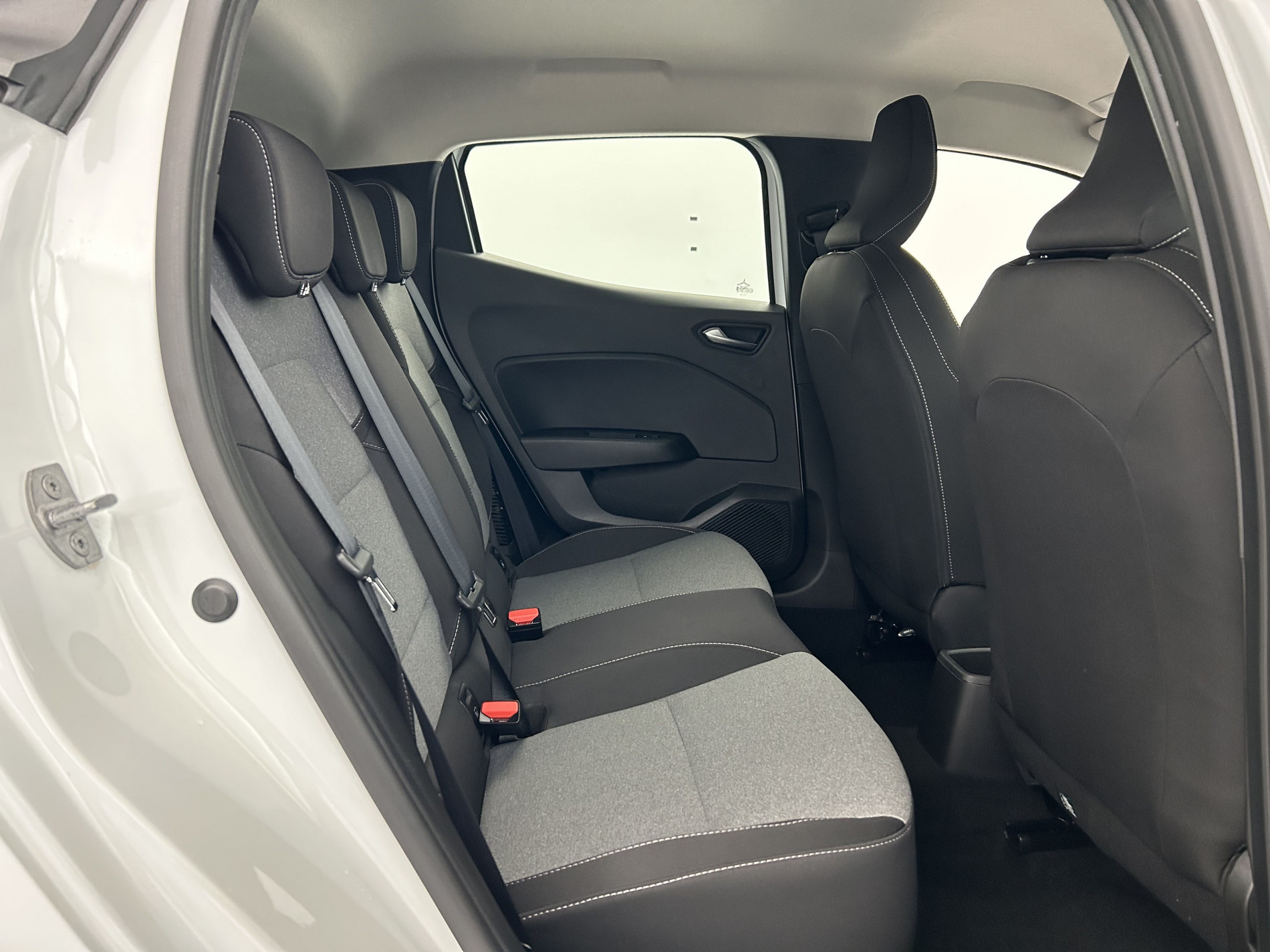 Vente en ligne Renault Clio 5 Clio E-Tech full hybrid 145 ch GSR2 au prix de 18 890 €